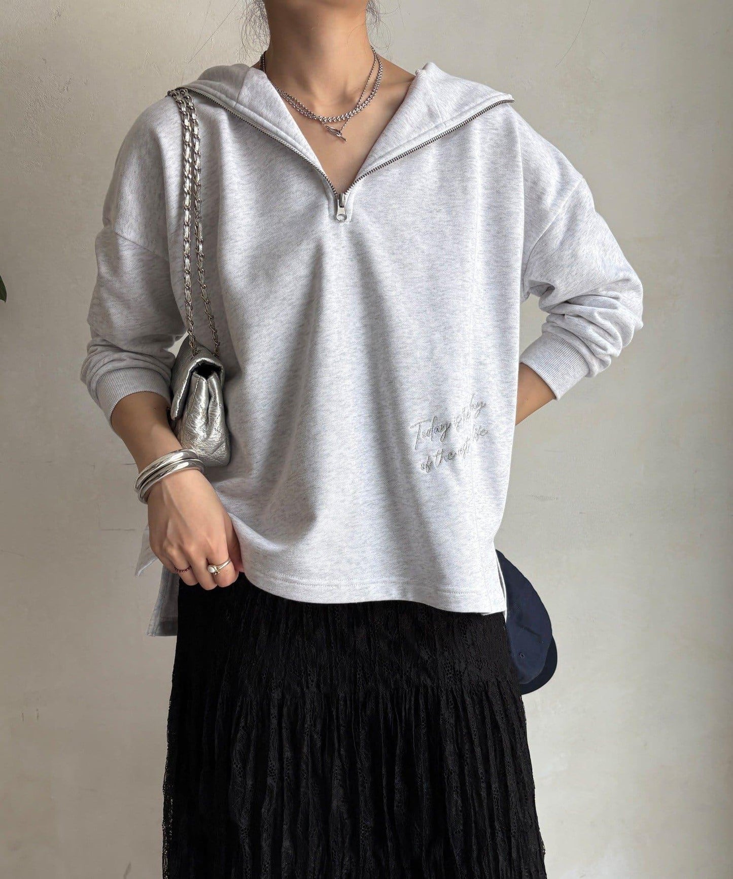 亮片字母連帽衛衣