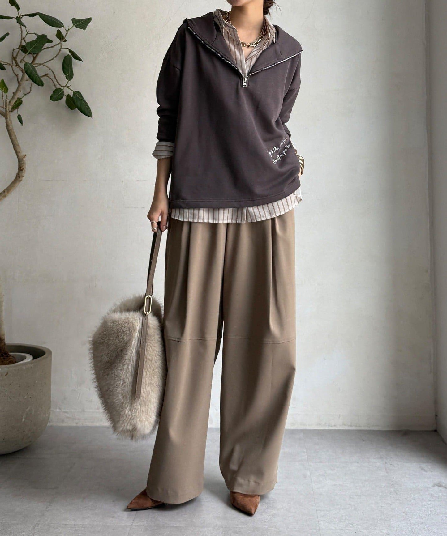 亮片字母連帽衛衣