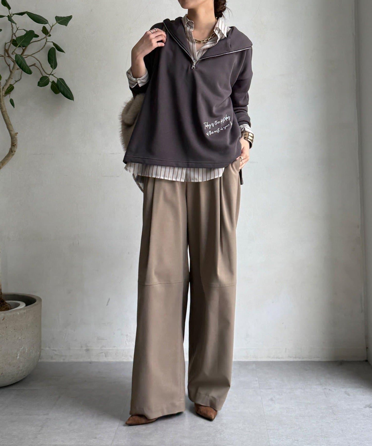 亮片字母連帽衛衣