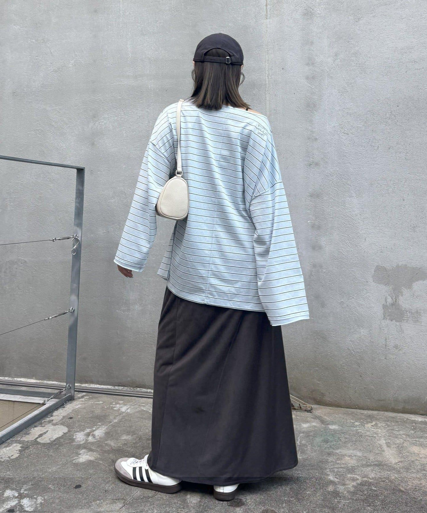 透視斜紋條紋單點刺繡寬鬆T恤