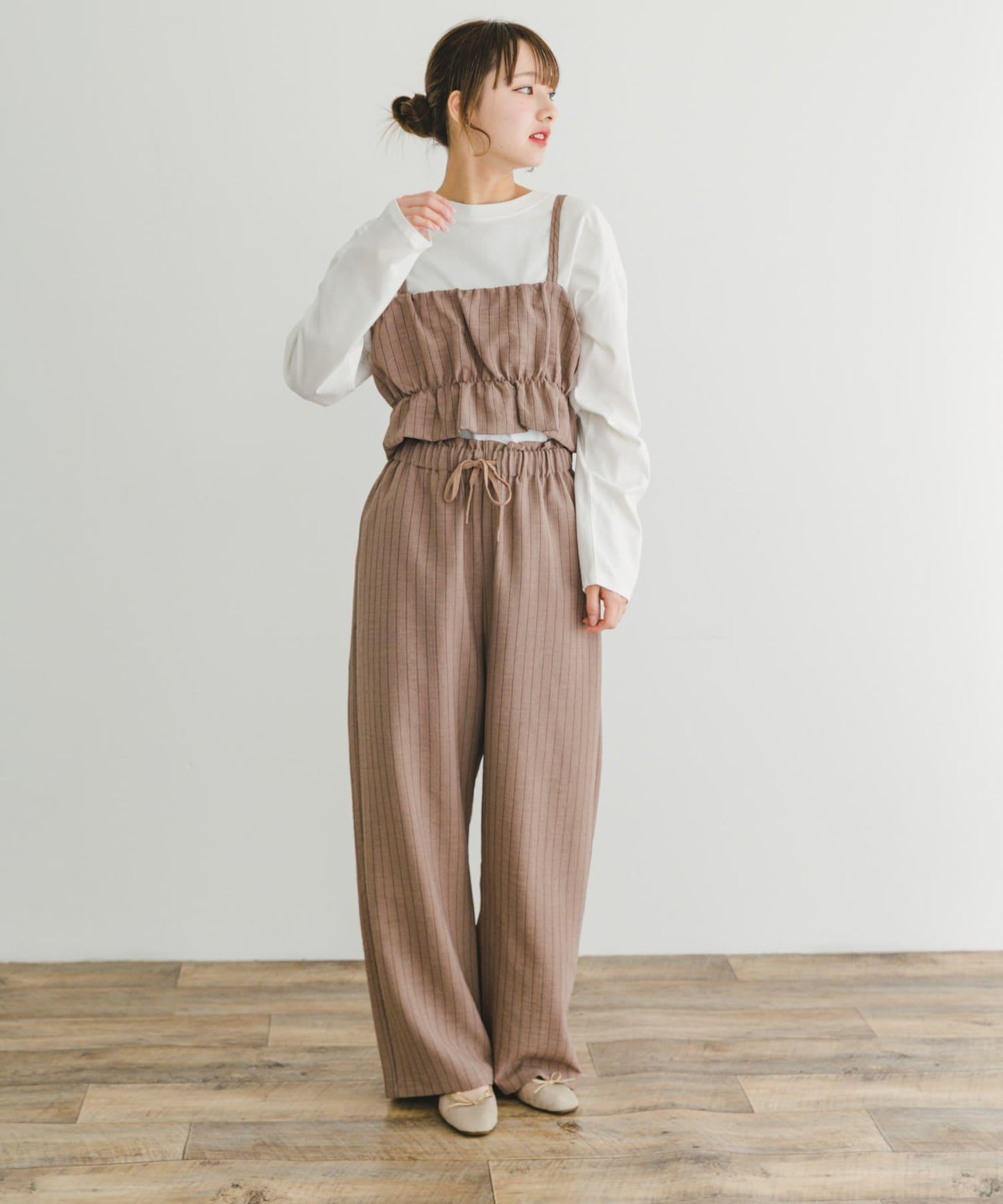 條紋褶皺吊帶上衣