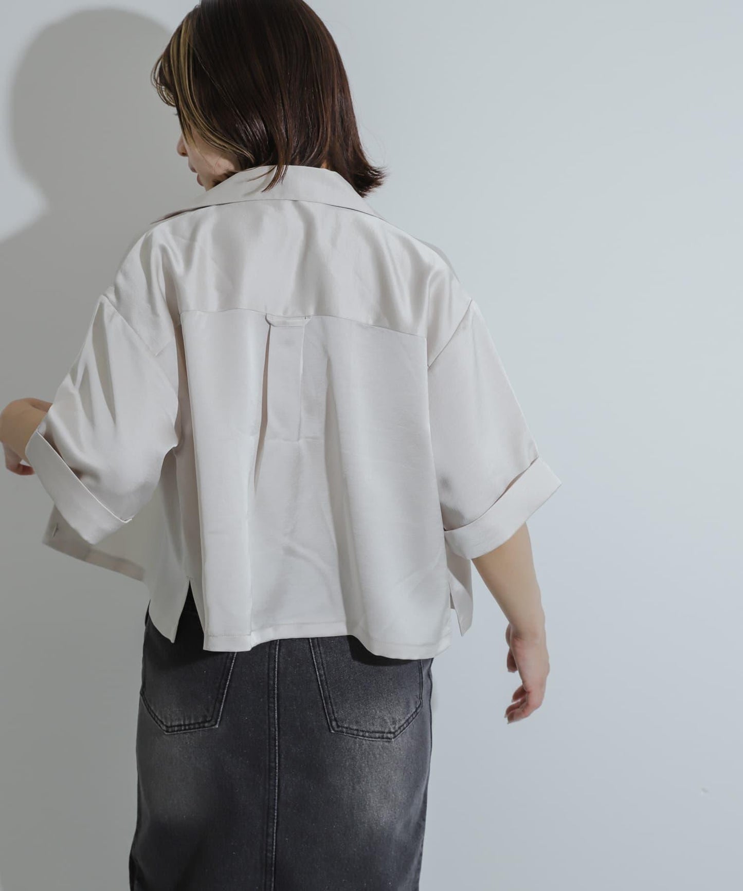 緞面開領短款襯衫