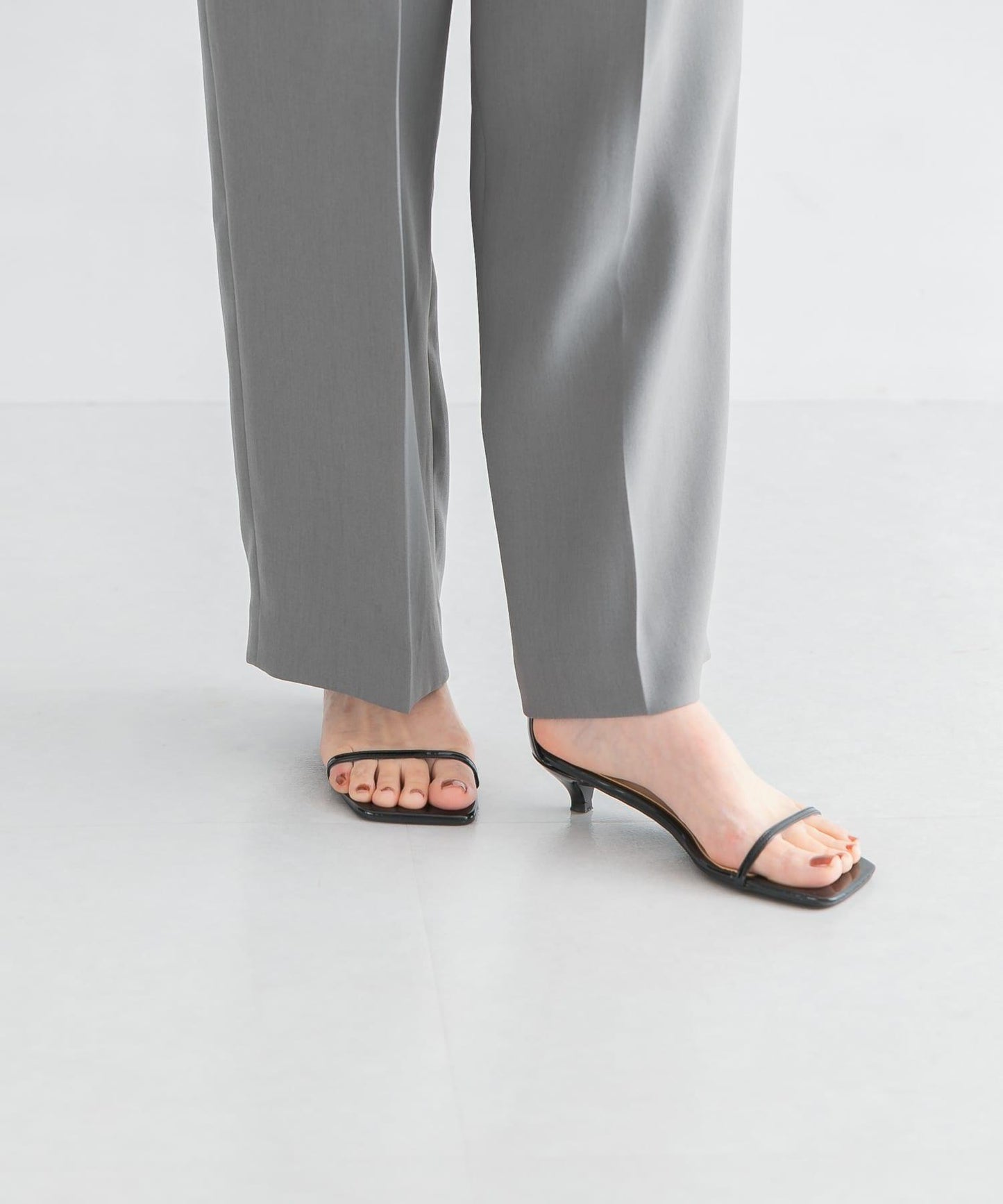 細帶涼鞋
