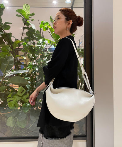 MARROW 半月形單肩包