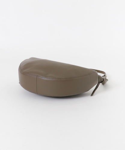 MARROW 半月形單肩包