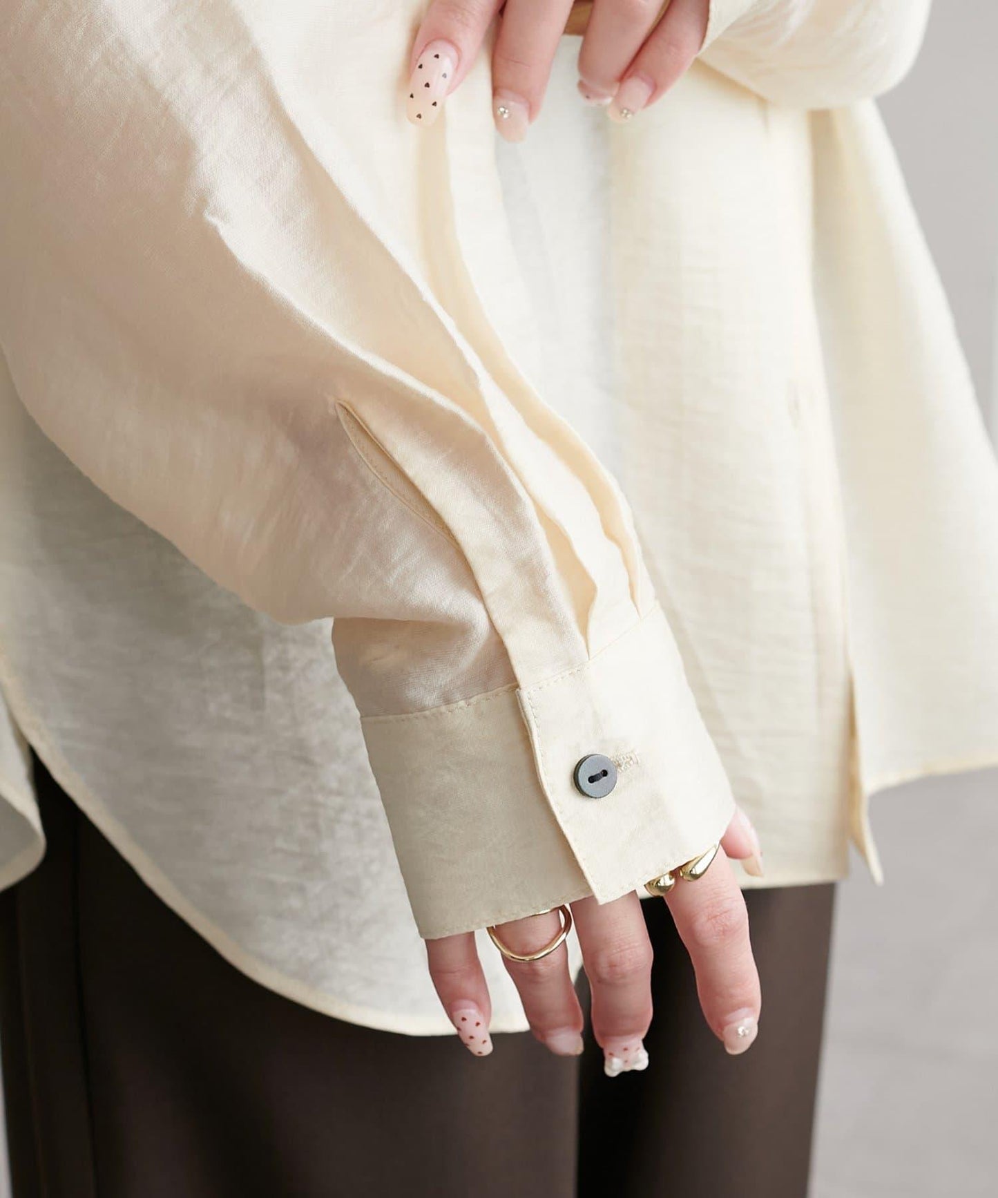 【Discoat】透視黑色紐扣開領襯衫