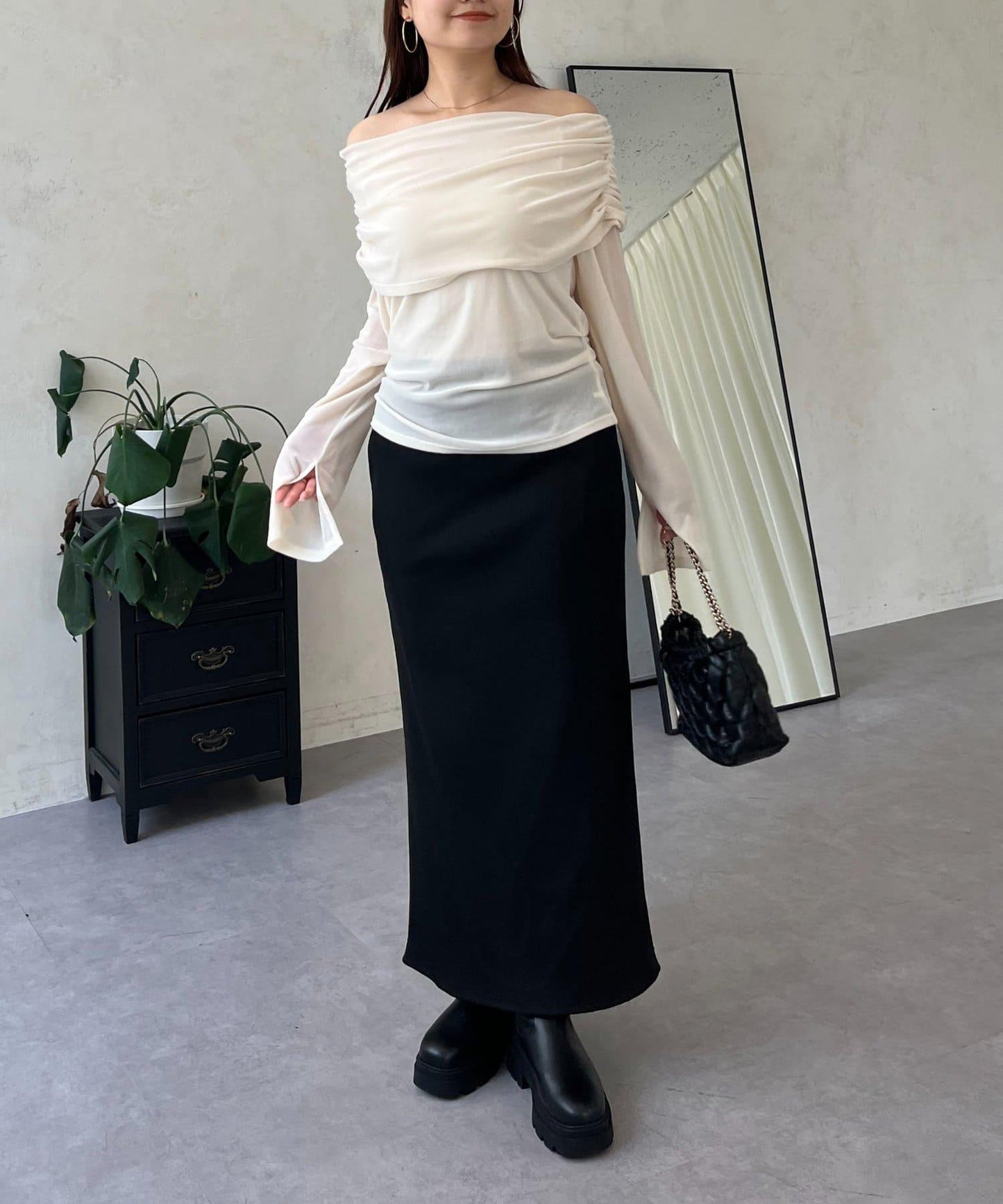 袖開叉透視天鵝絨一字肩上衣