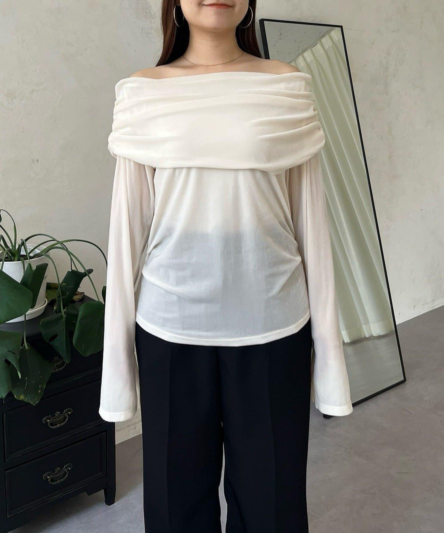 袖開叉透視天鵝絨一字肩上衣