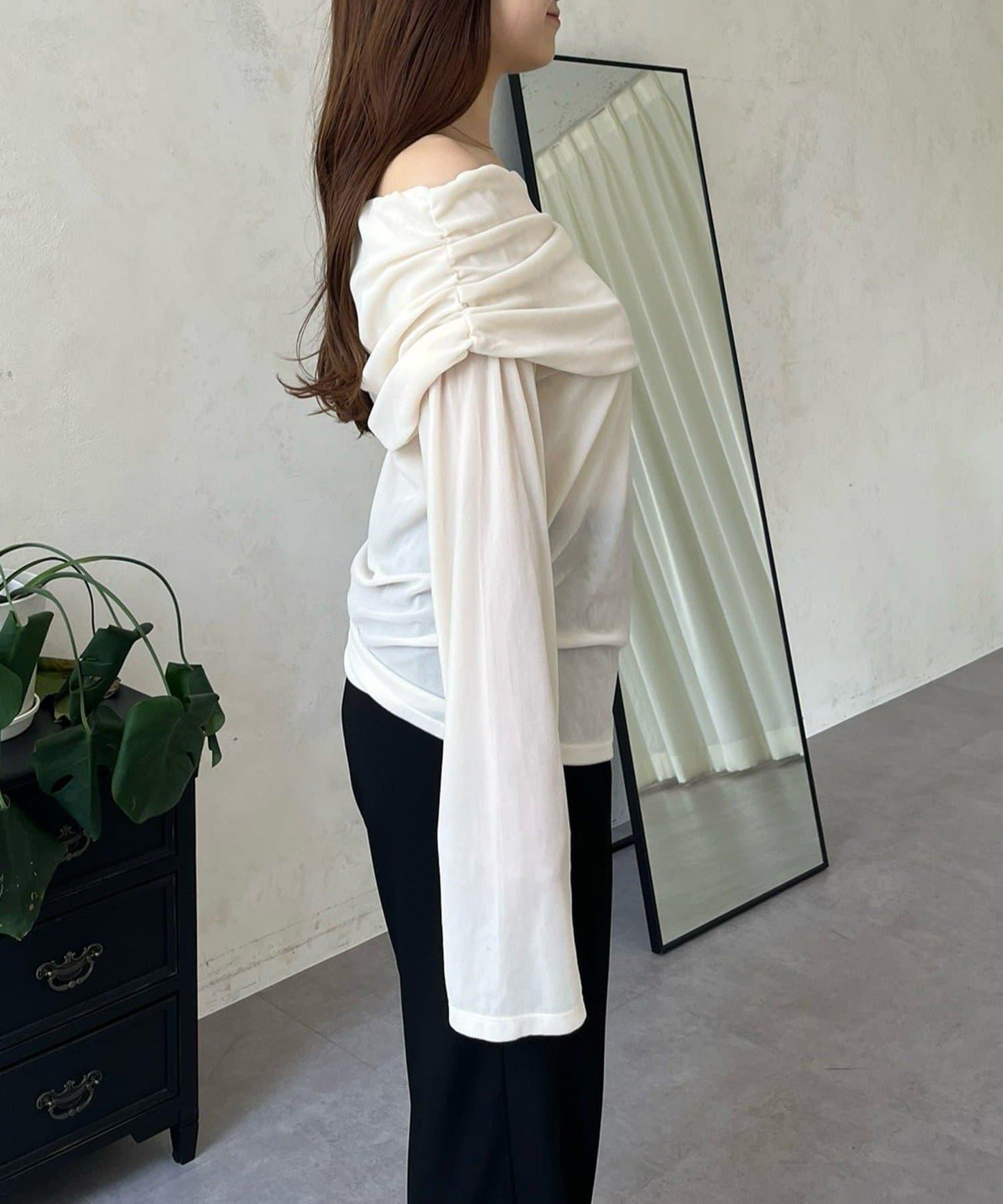 袖開叉透視天鵝絨一字肩上衣
