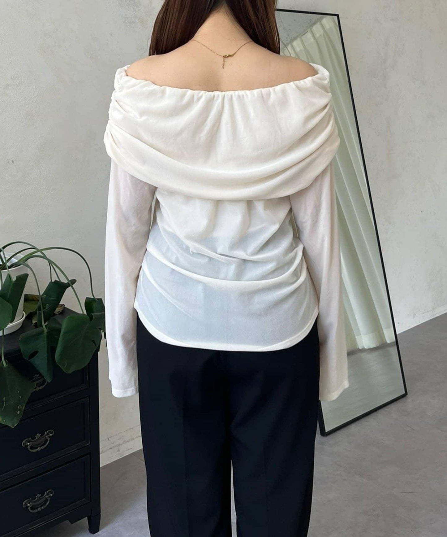 袖開叉透視天鵝絨一字肩上衣