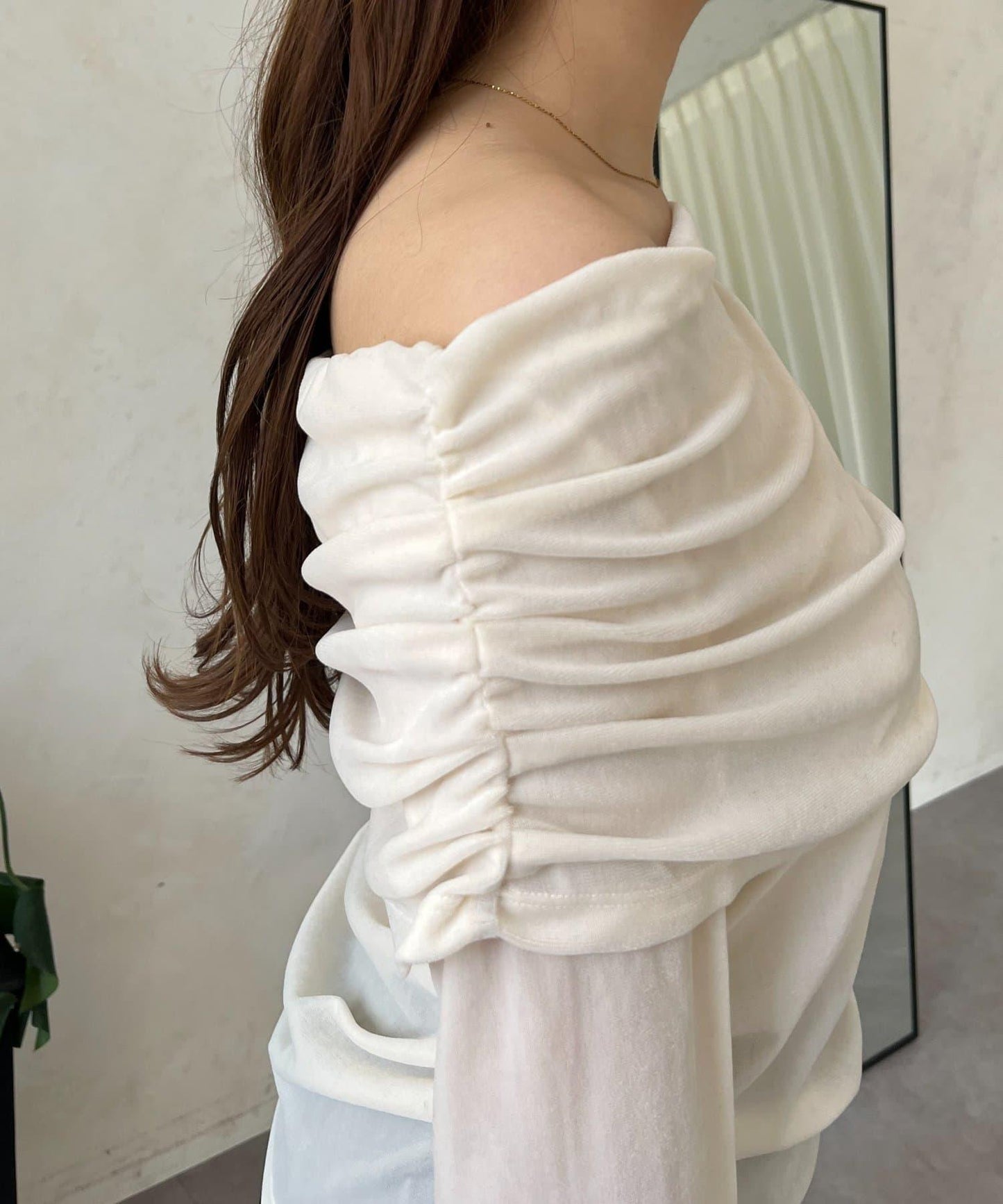 袖開叉透視天鵝絨一字肩上衣