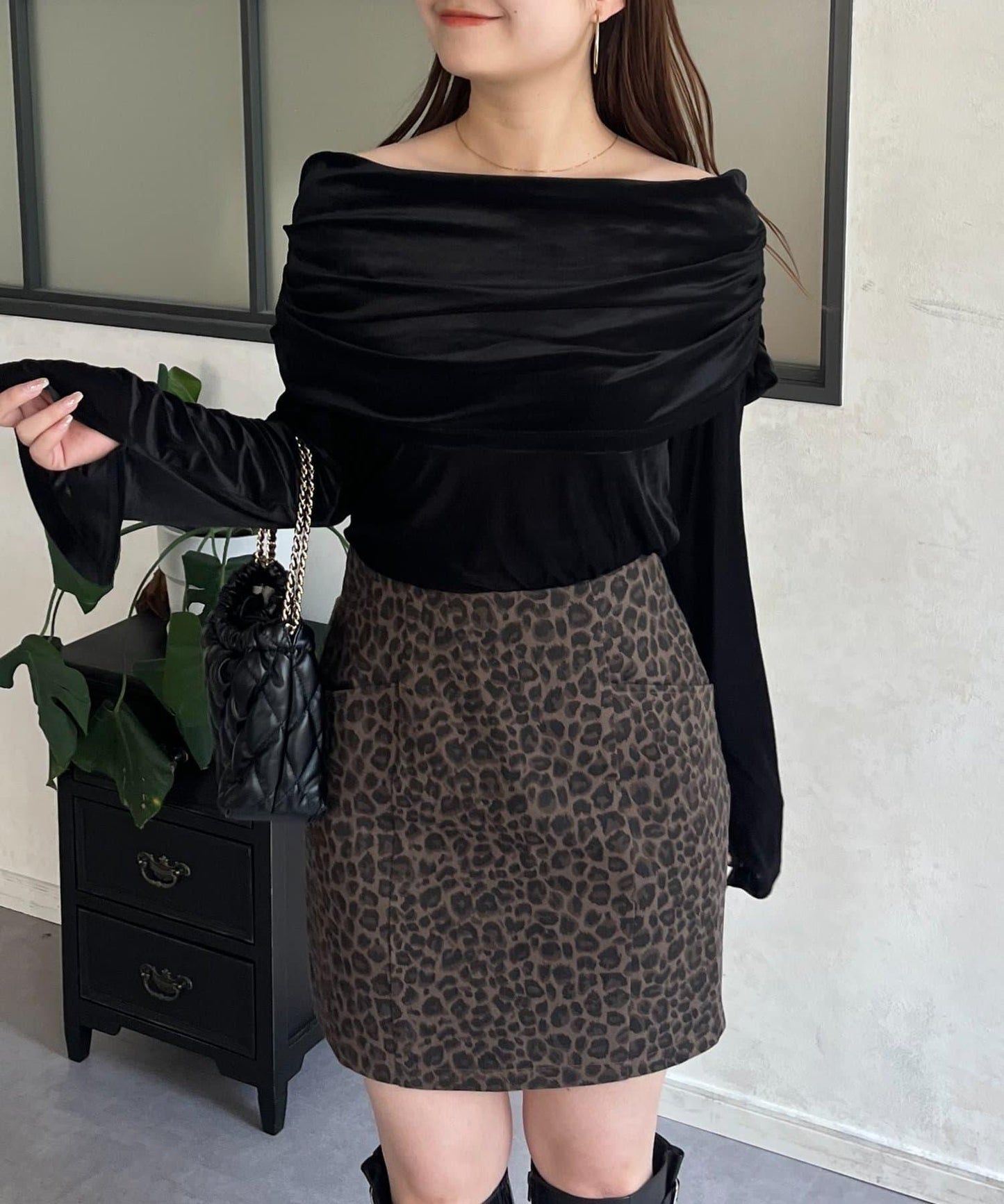 袖開叉透視天鵝絨一字肩上衣