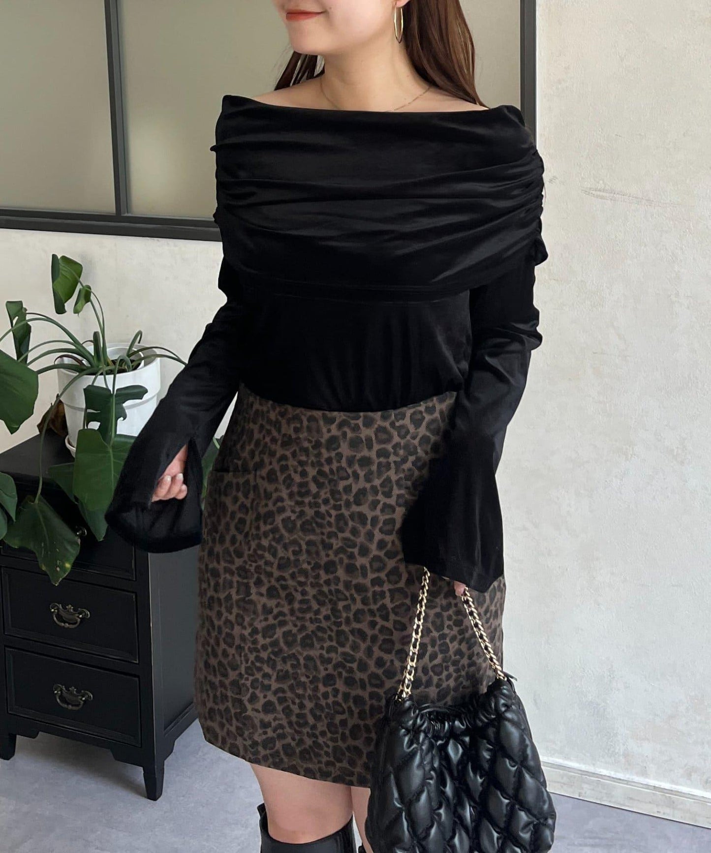 袖開叉透視天鵝絨一字肩上衣