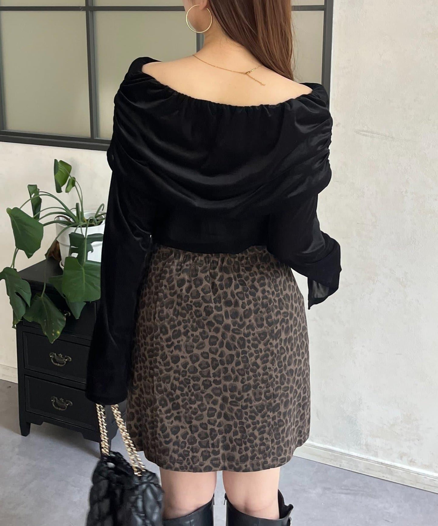 袖開叉透視天鵝絨一字肩上衣