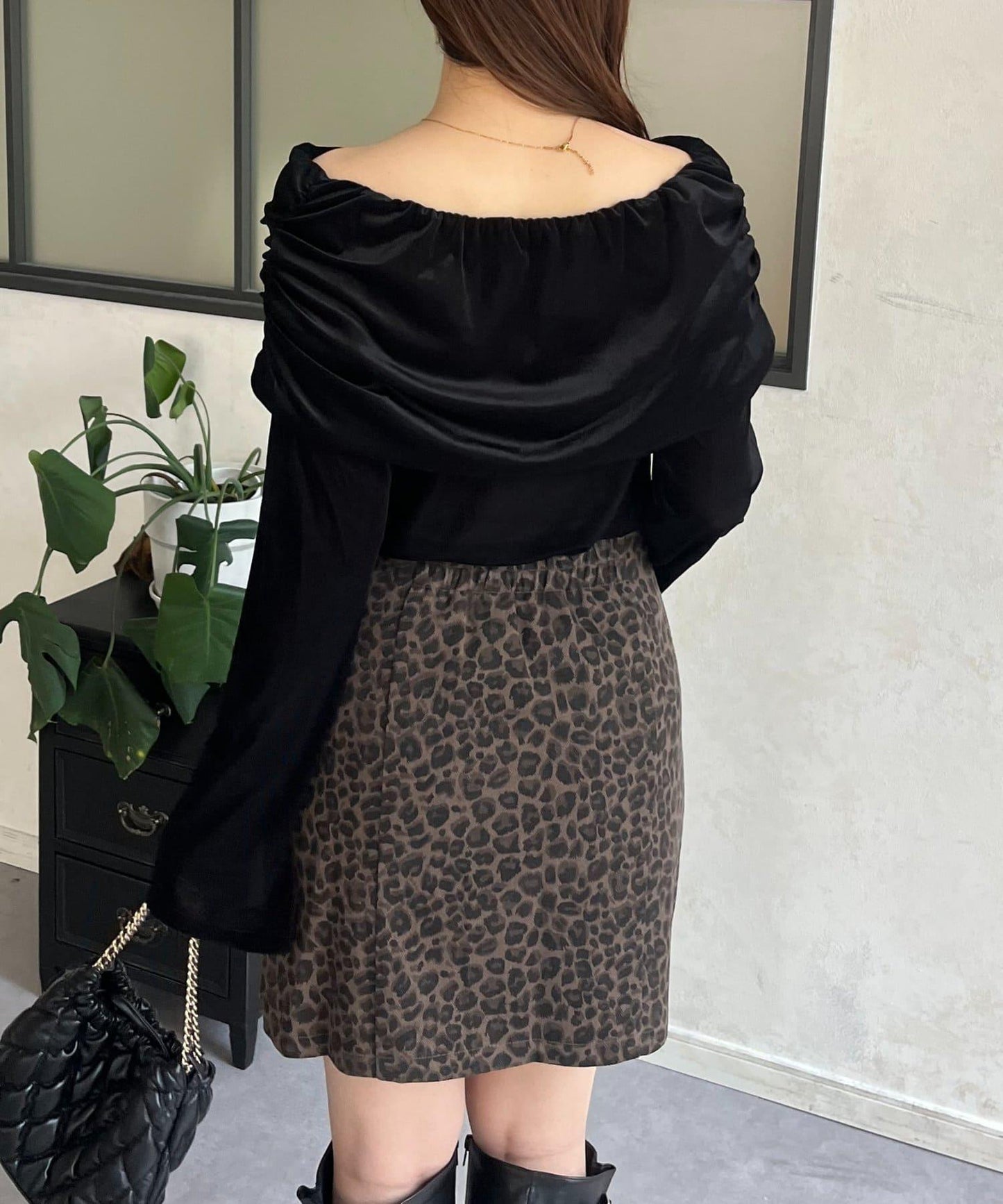 袖開叉透視天鵝絨一字肩上衣