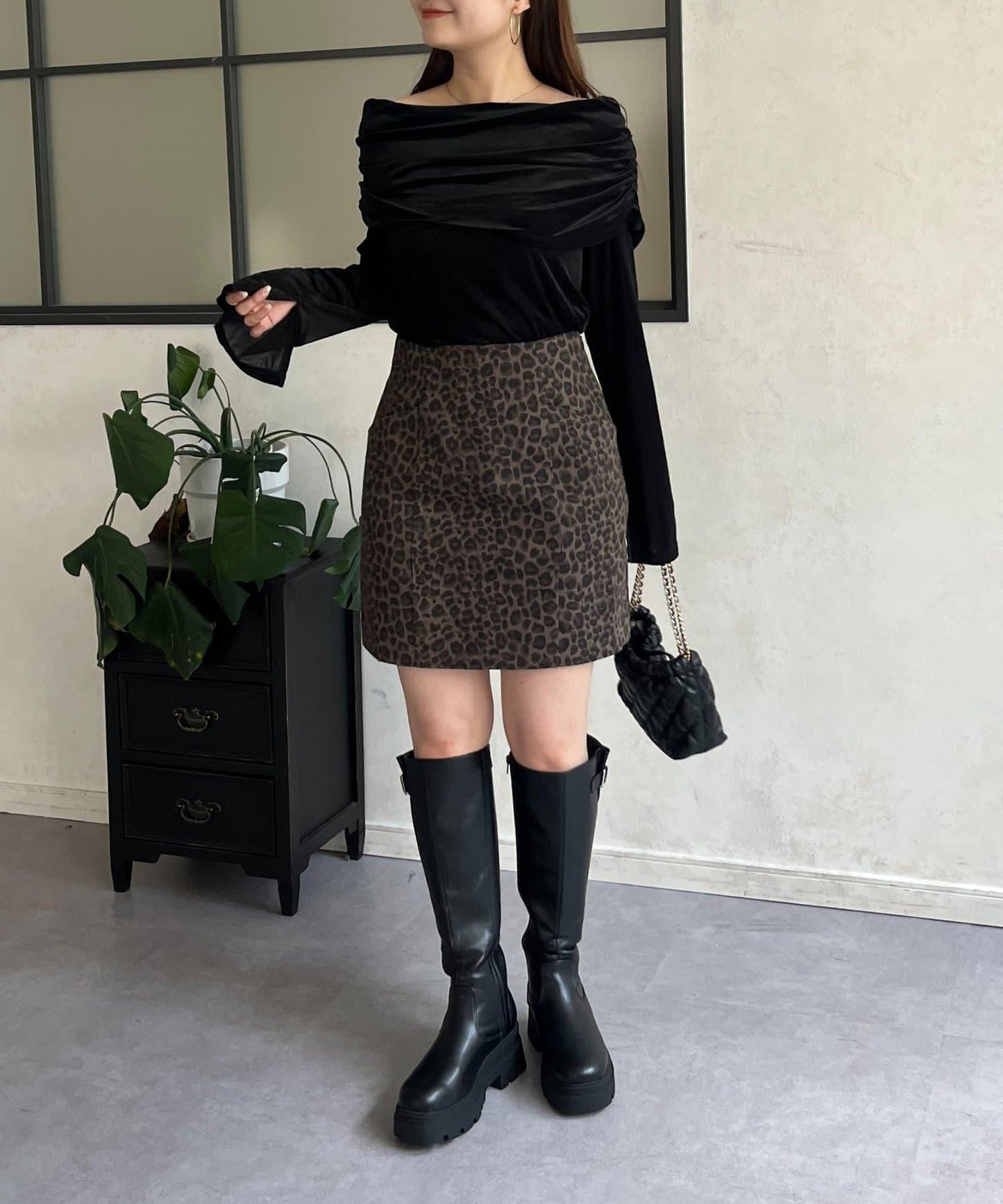 袖開叉透視天鵝絨一字肩上衣