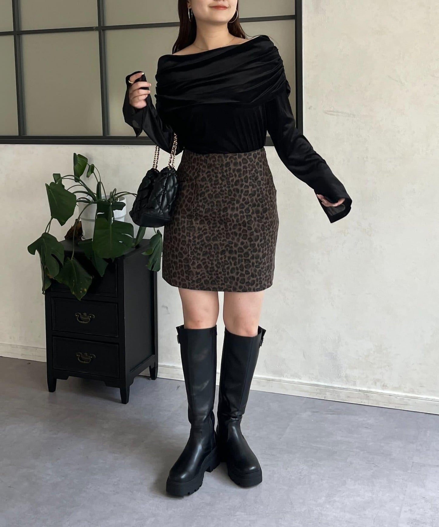 袖開叉透視天鵝絨一字肩上衣