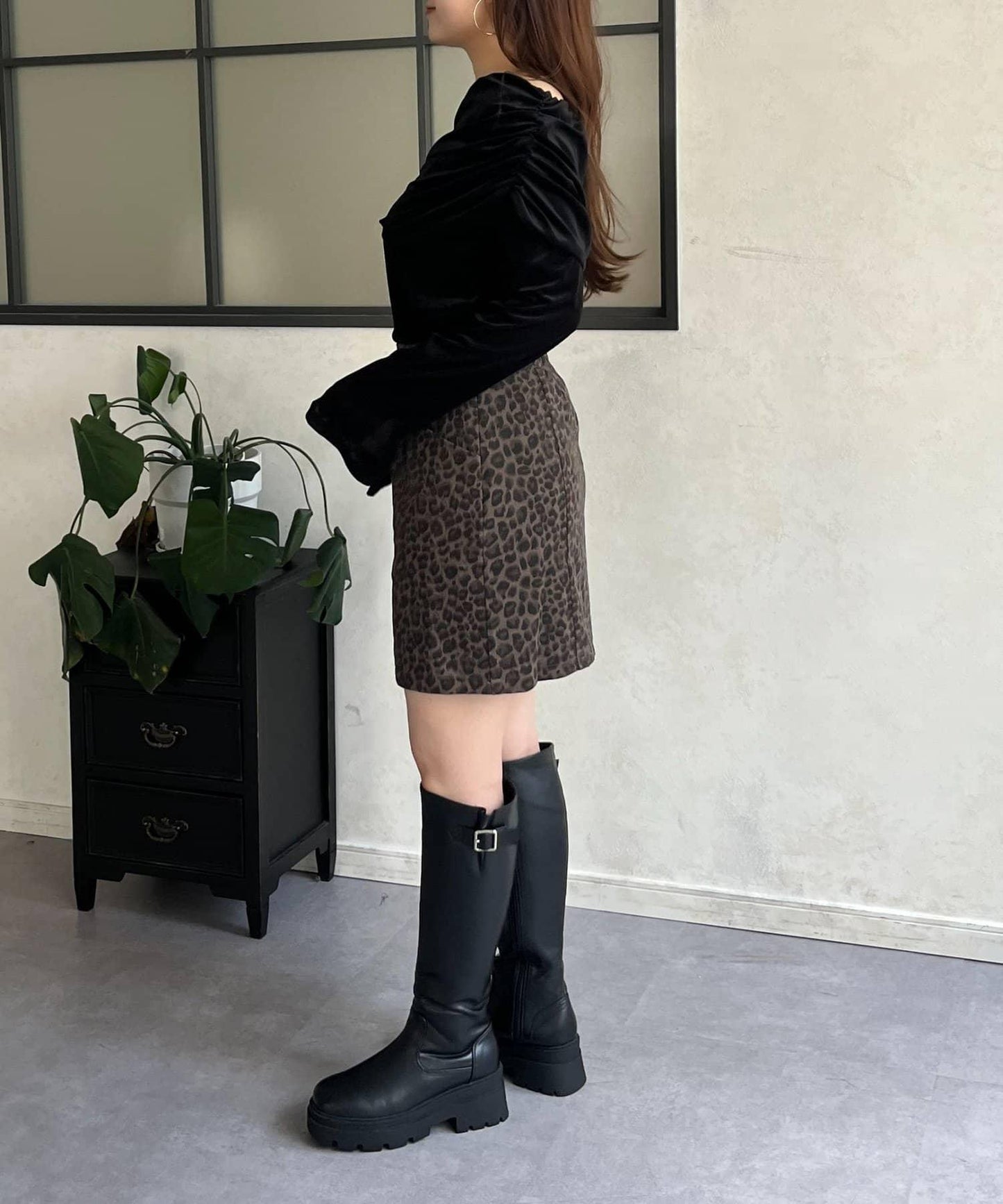 袖開叉透視天鵝絨一字肩上衣