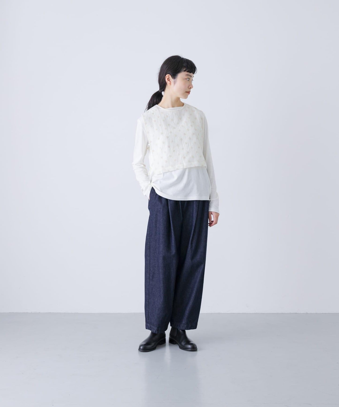 波點刺繡羊毛紗布圍兜