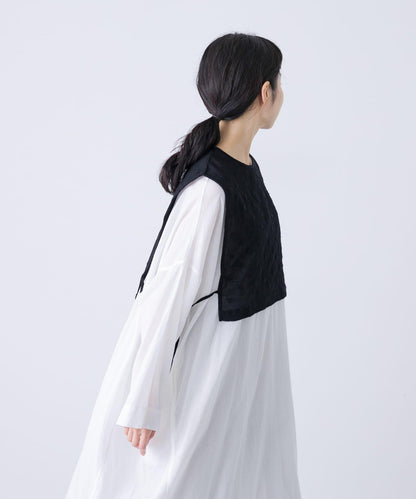 波點刺繡羊毛紗布圍兜