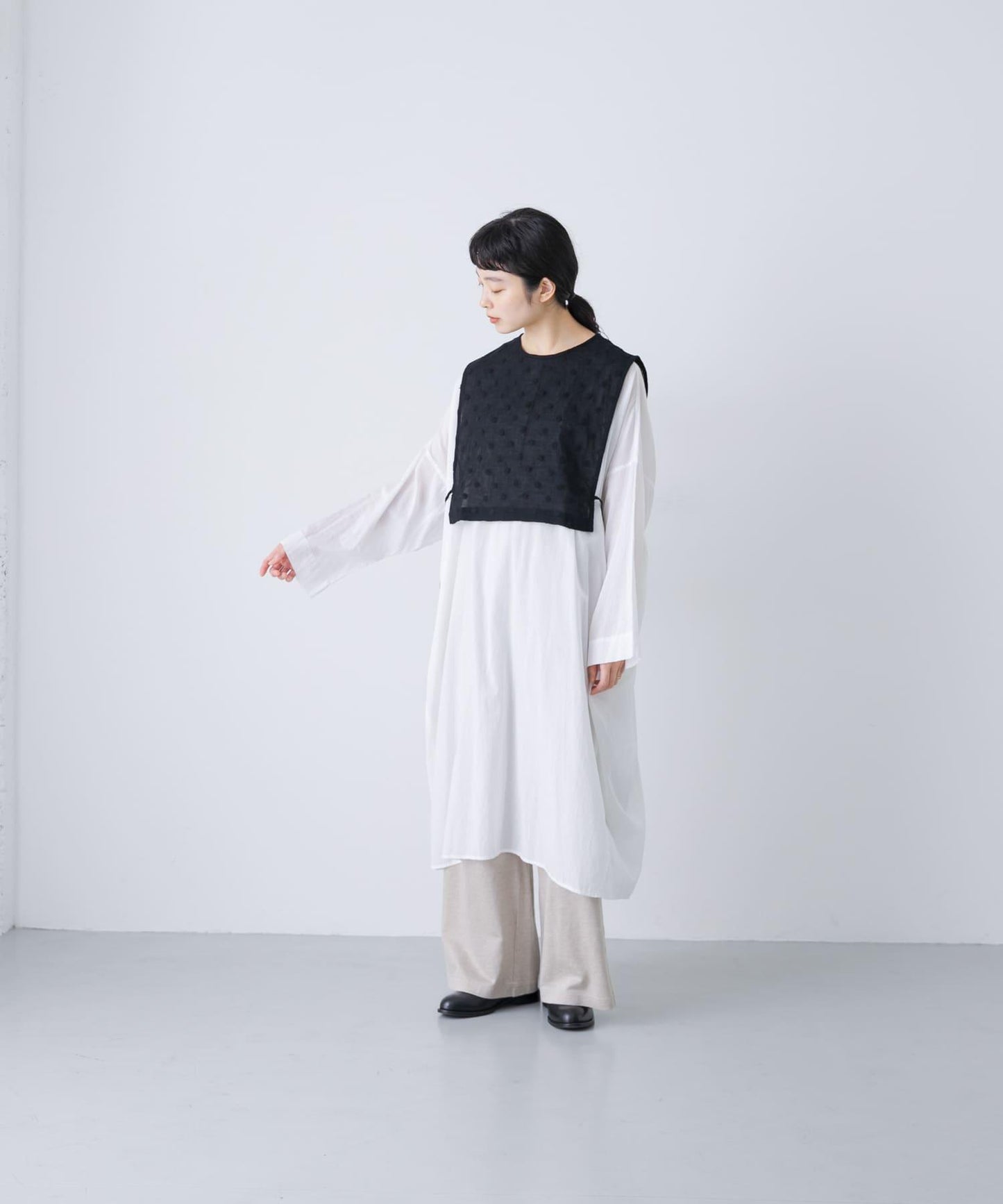 波點刺繡羊毛紗布圍兜