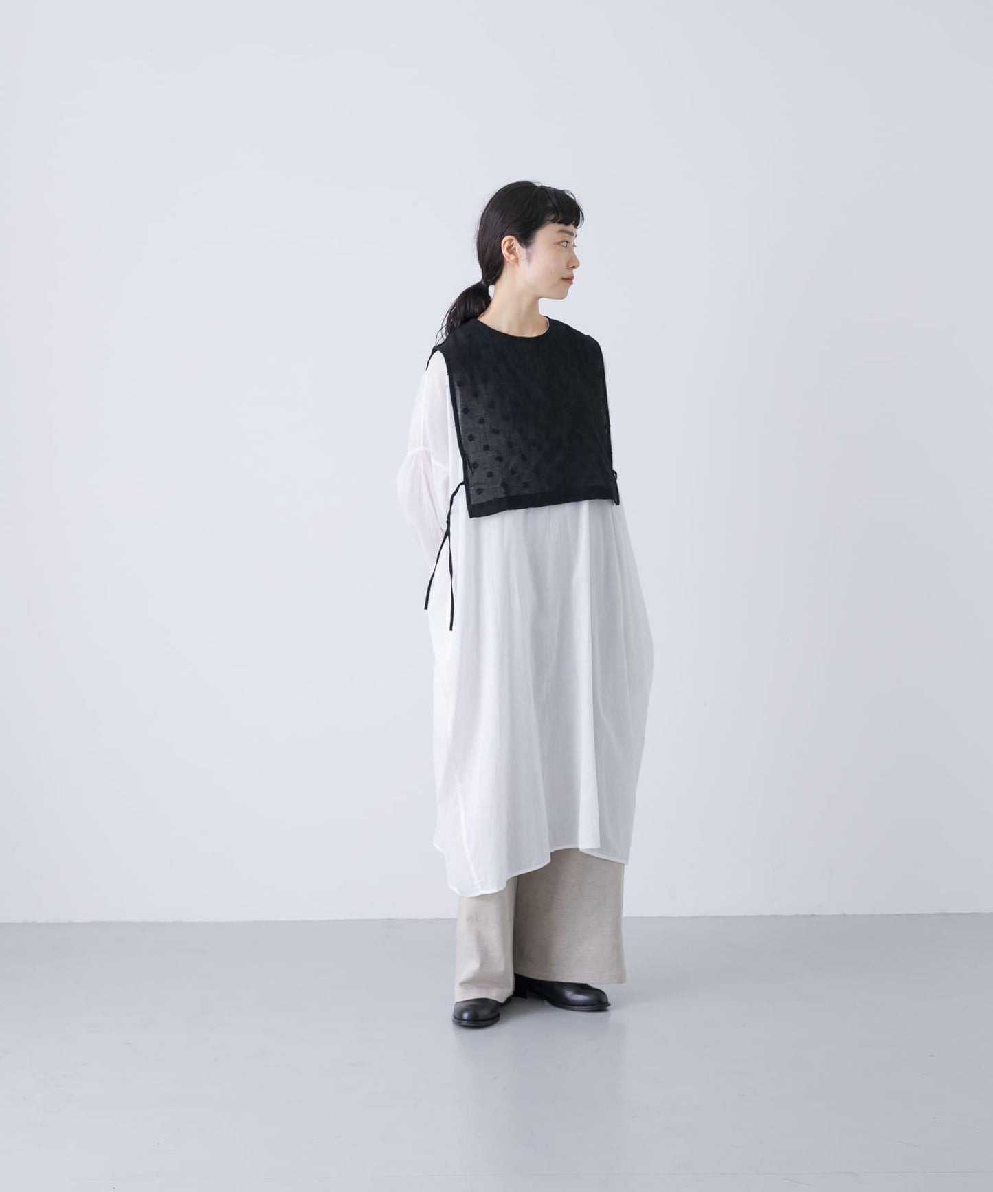波點刺繡羊毛紗布圍兜