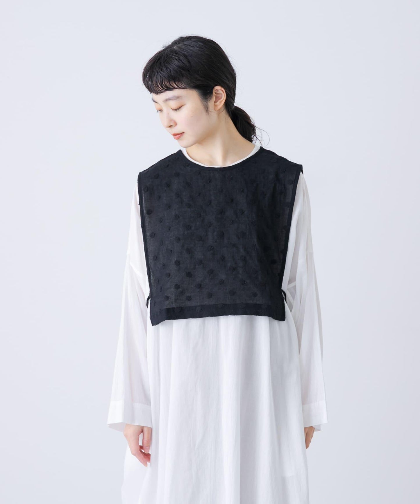 波點刺繡羊毛紗布圍兜