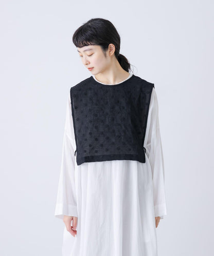 波點刺繡羊毛紗布圍兜