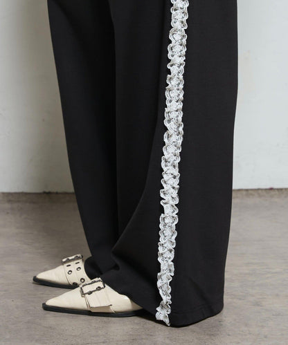 【WHO'S WHO gallery】側邊蕾絲拼接長褲