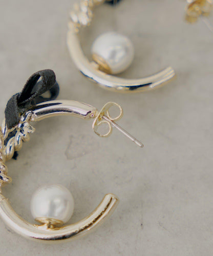 【Chico】帶蝴蝶結圈形珍珠耳環