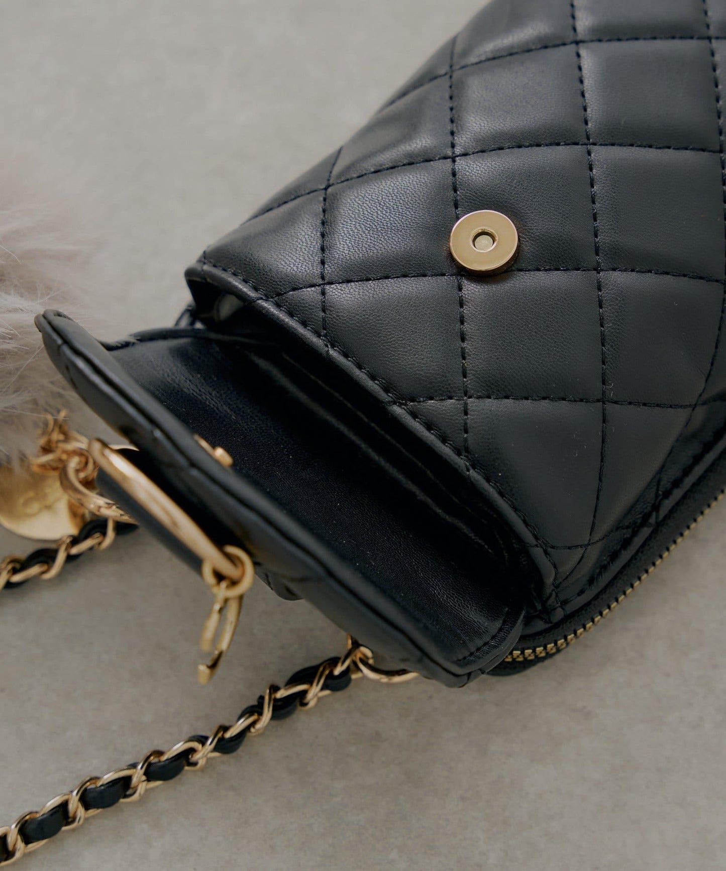 帶毛球掛飾絎縫手機包