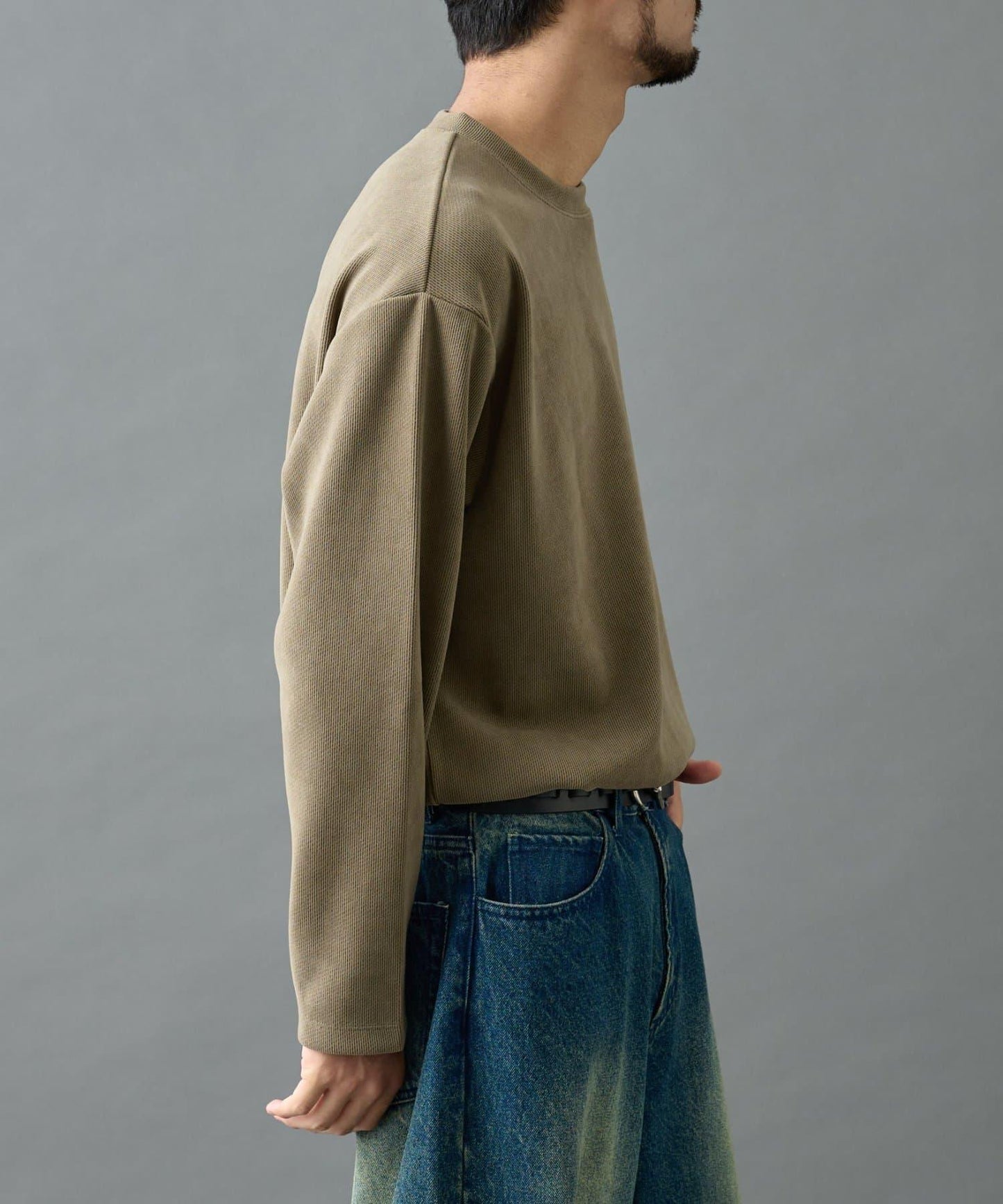 【AW】剪裁絨面套頭衫