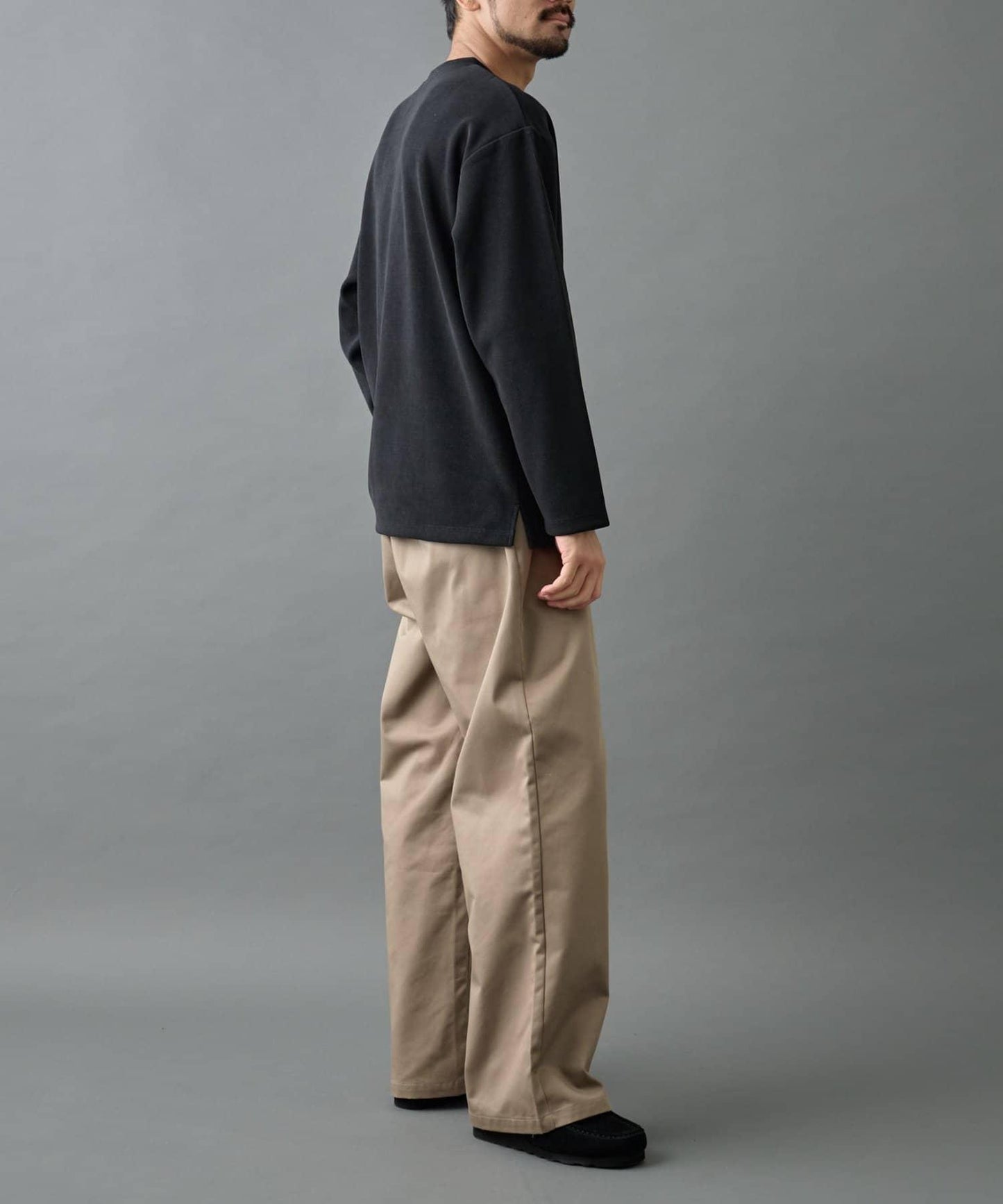 【AW】剪裁絨面套頭衫