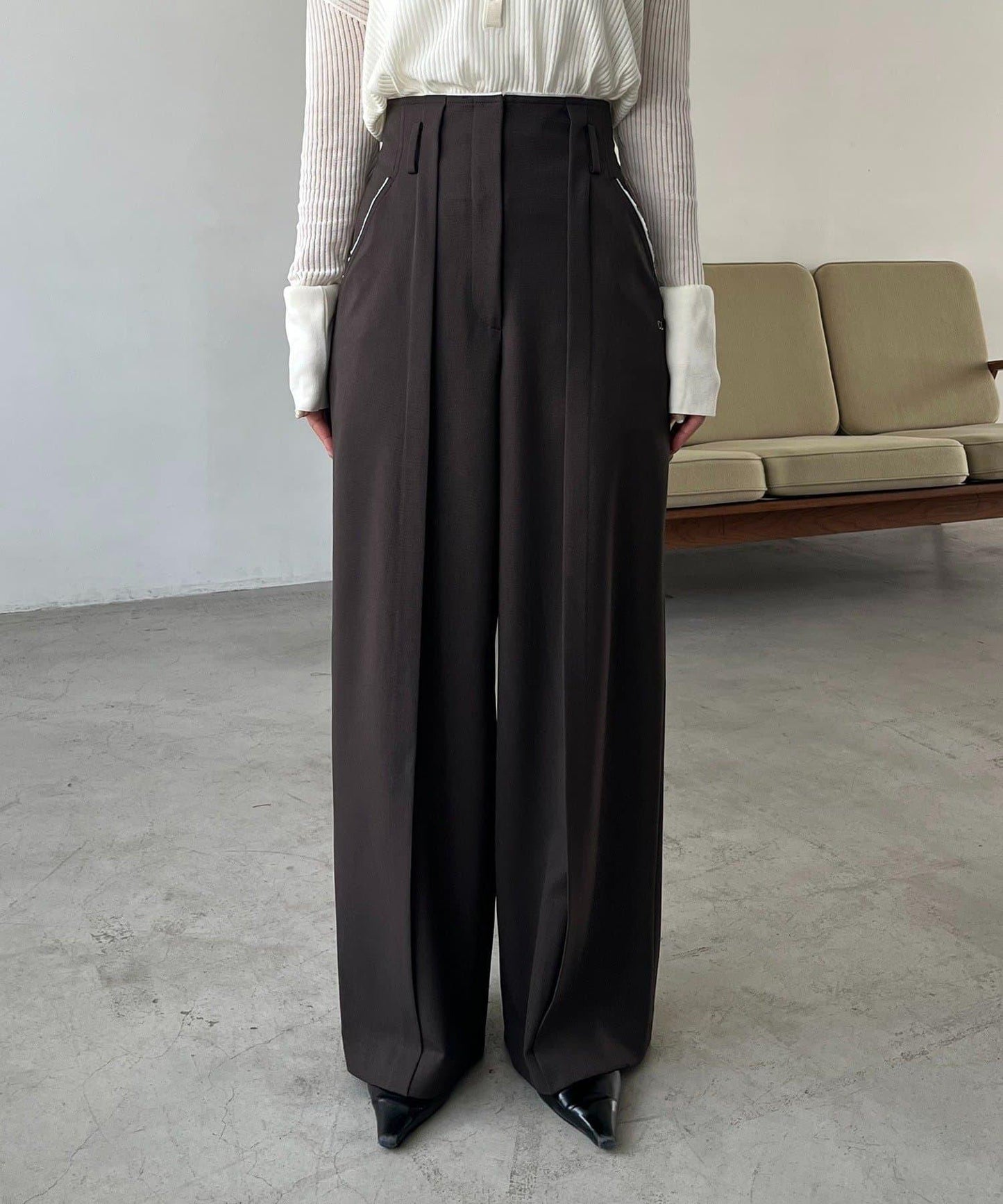 〈C.L〉剪裁高腰長褲