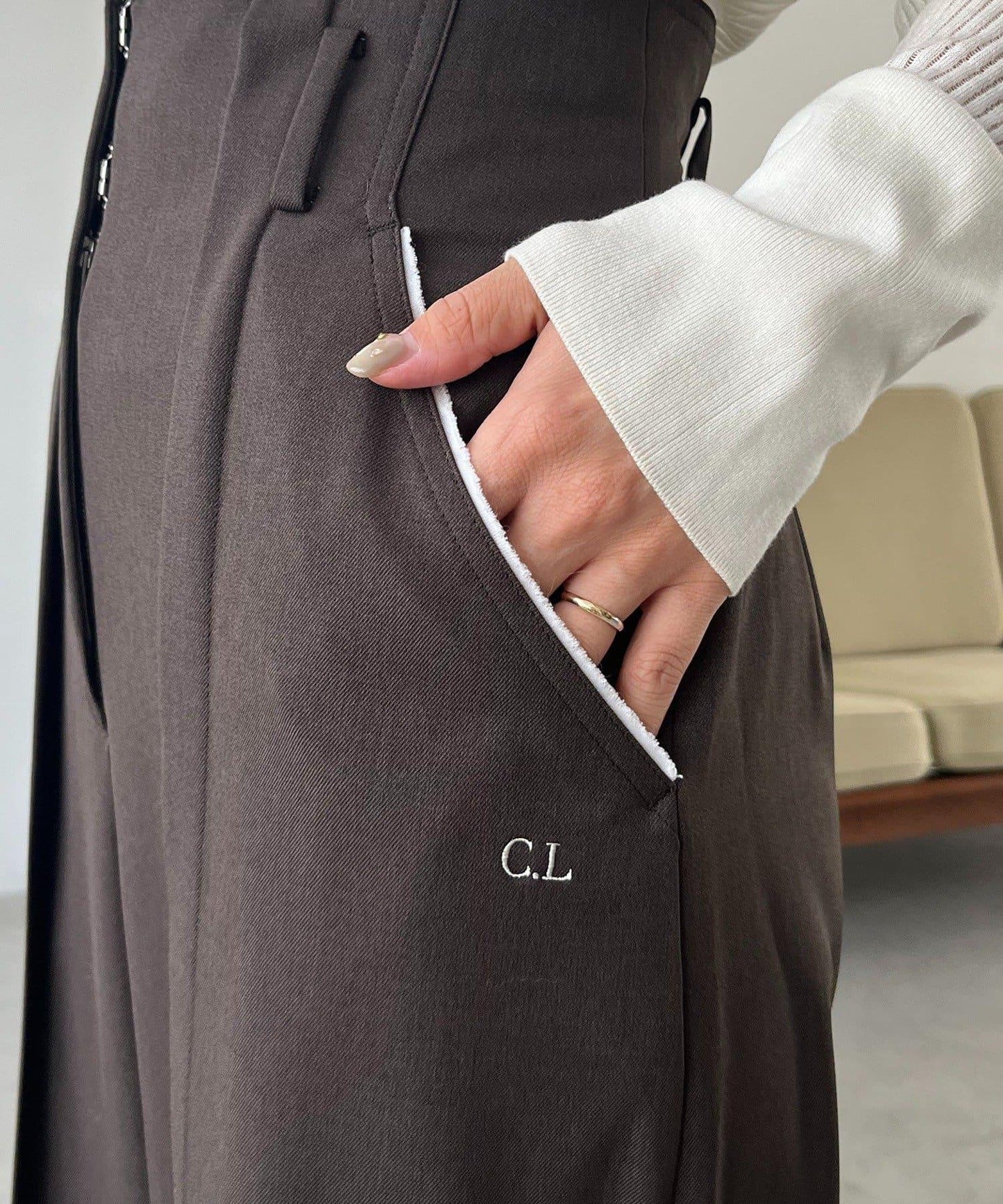 〈C.L〉剪裁高腰長褲