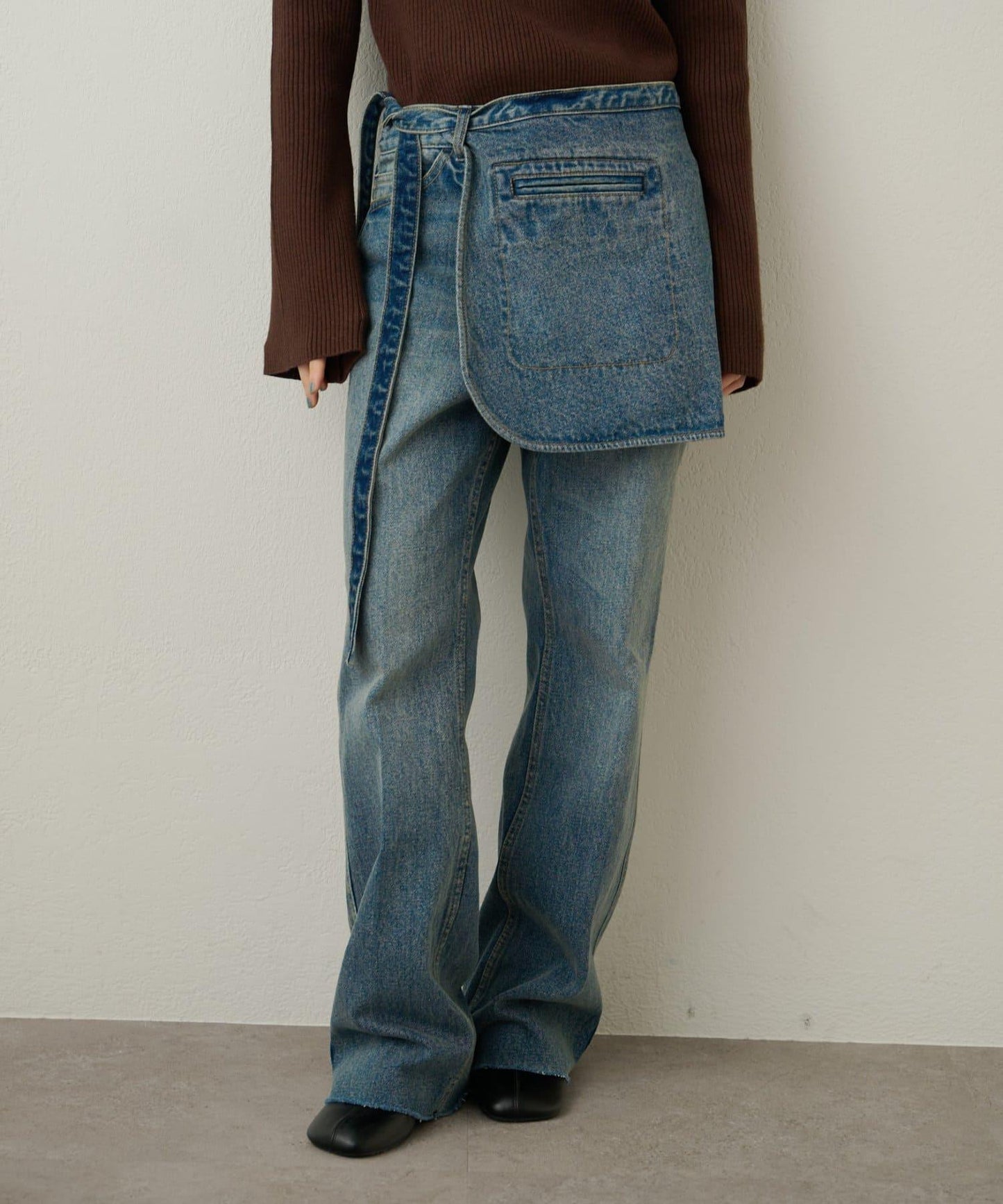 帶口袋喇叭牛仔褲