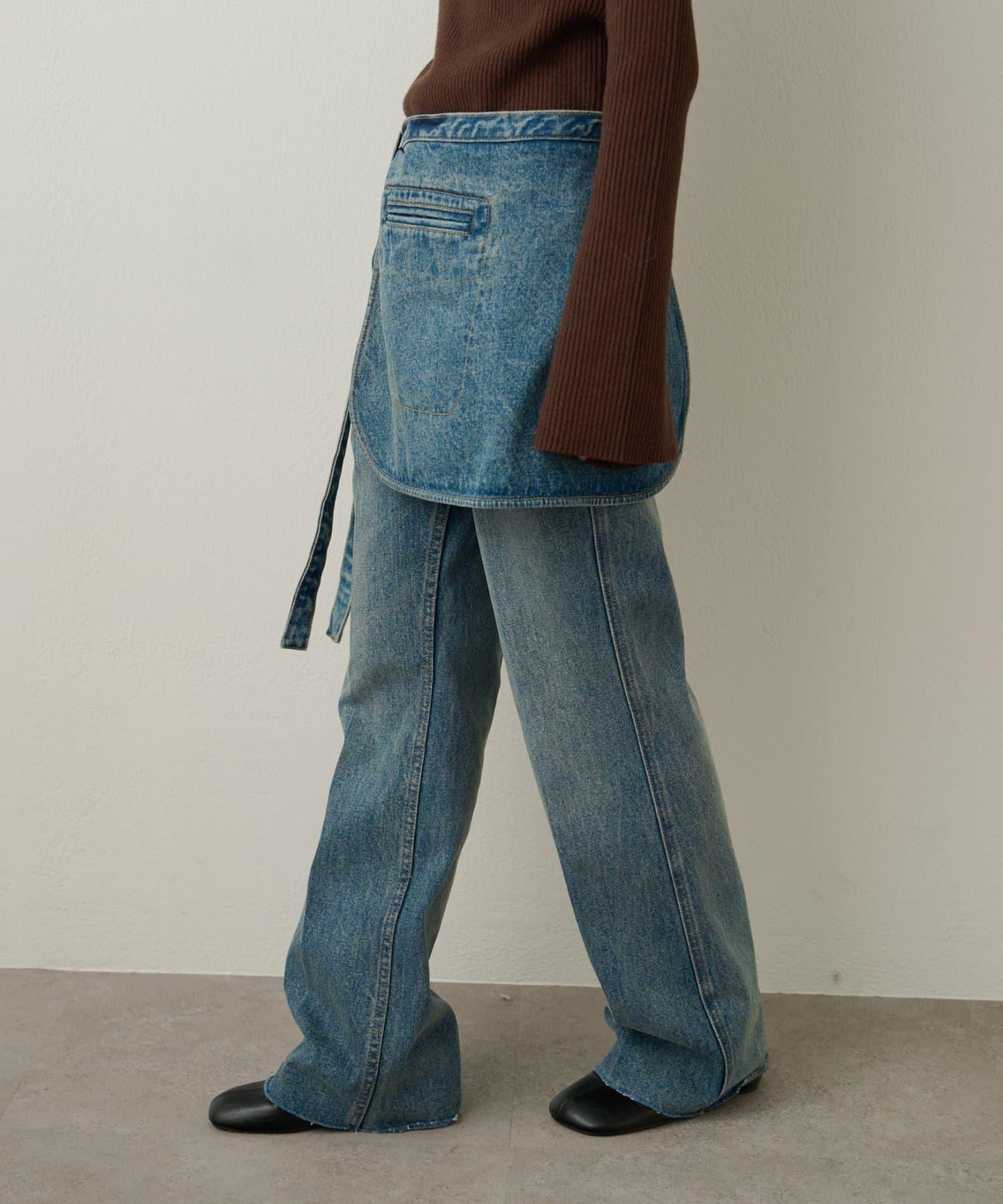 帶口袋喇叭牛仔褲