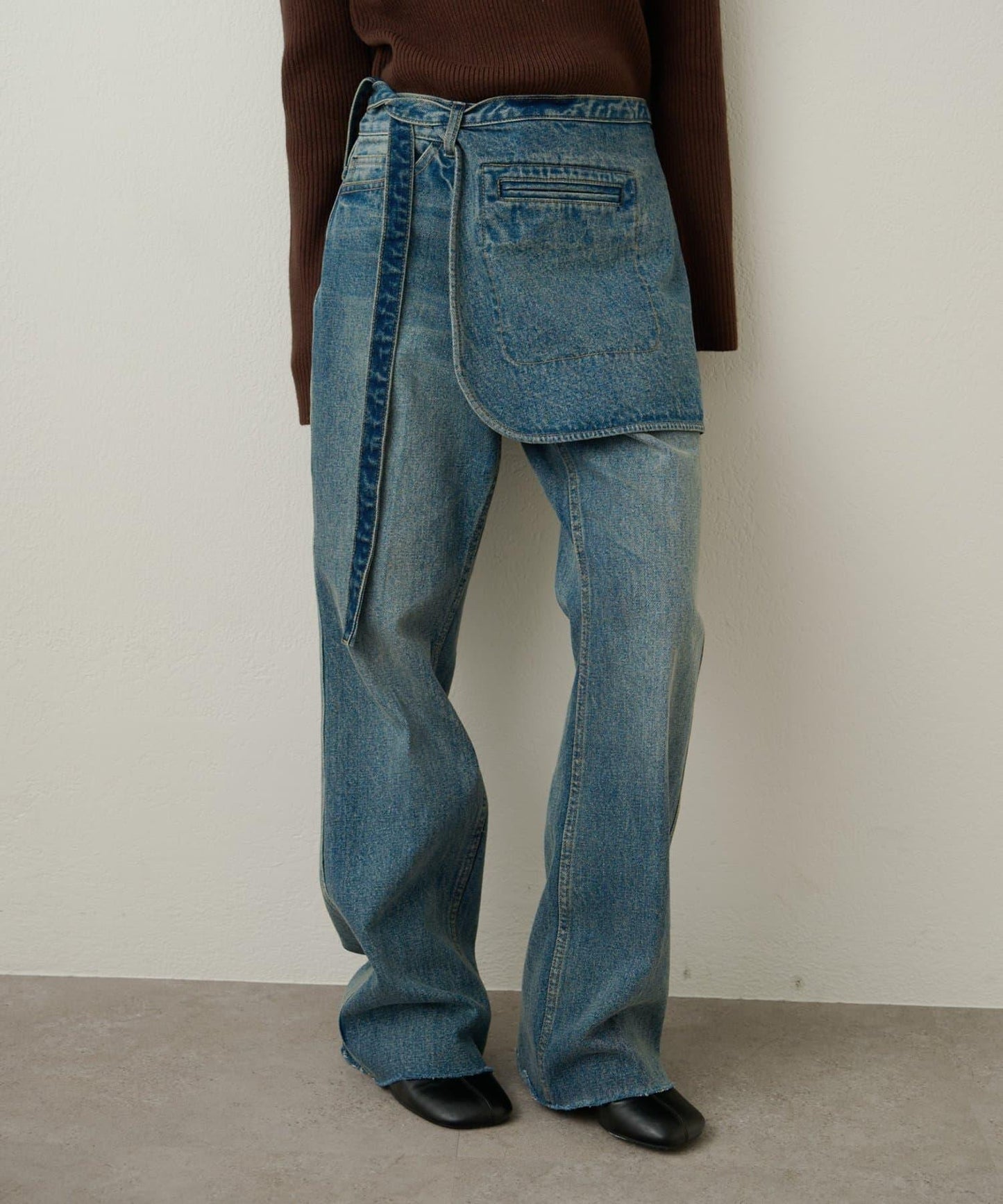 帶口袋喇叭牛仔褲