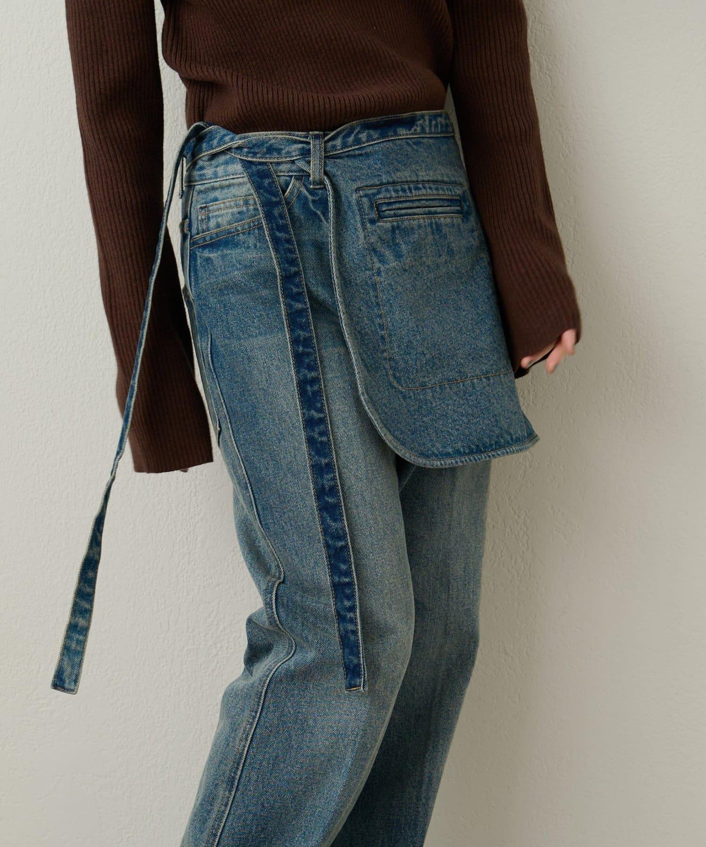 帶口袋喇叭牛仔褲