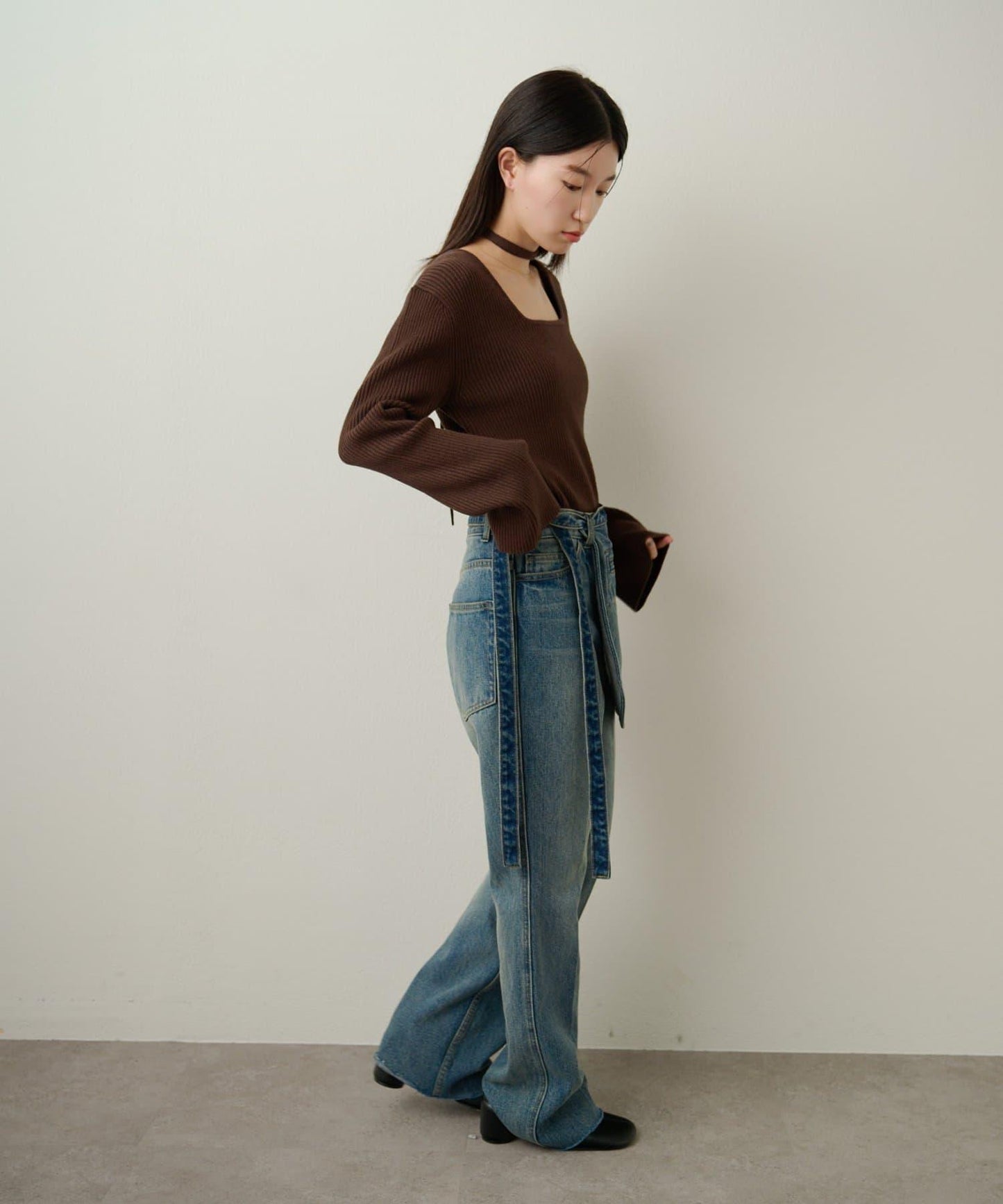 帶口袋喇叭牛仔褲