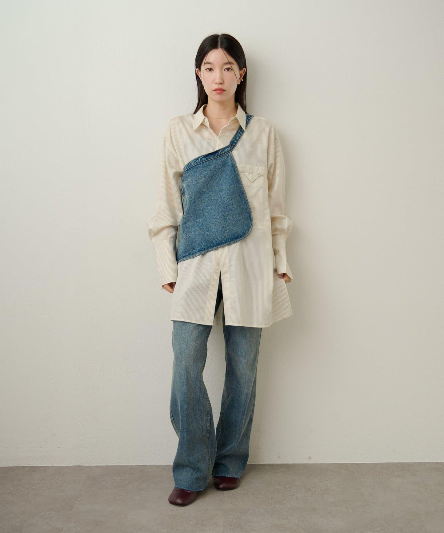 帶口袋喇叭牛仔褲