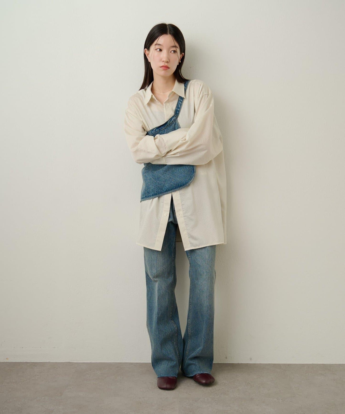 帶口袋喇叭牛仔褲