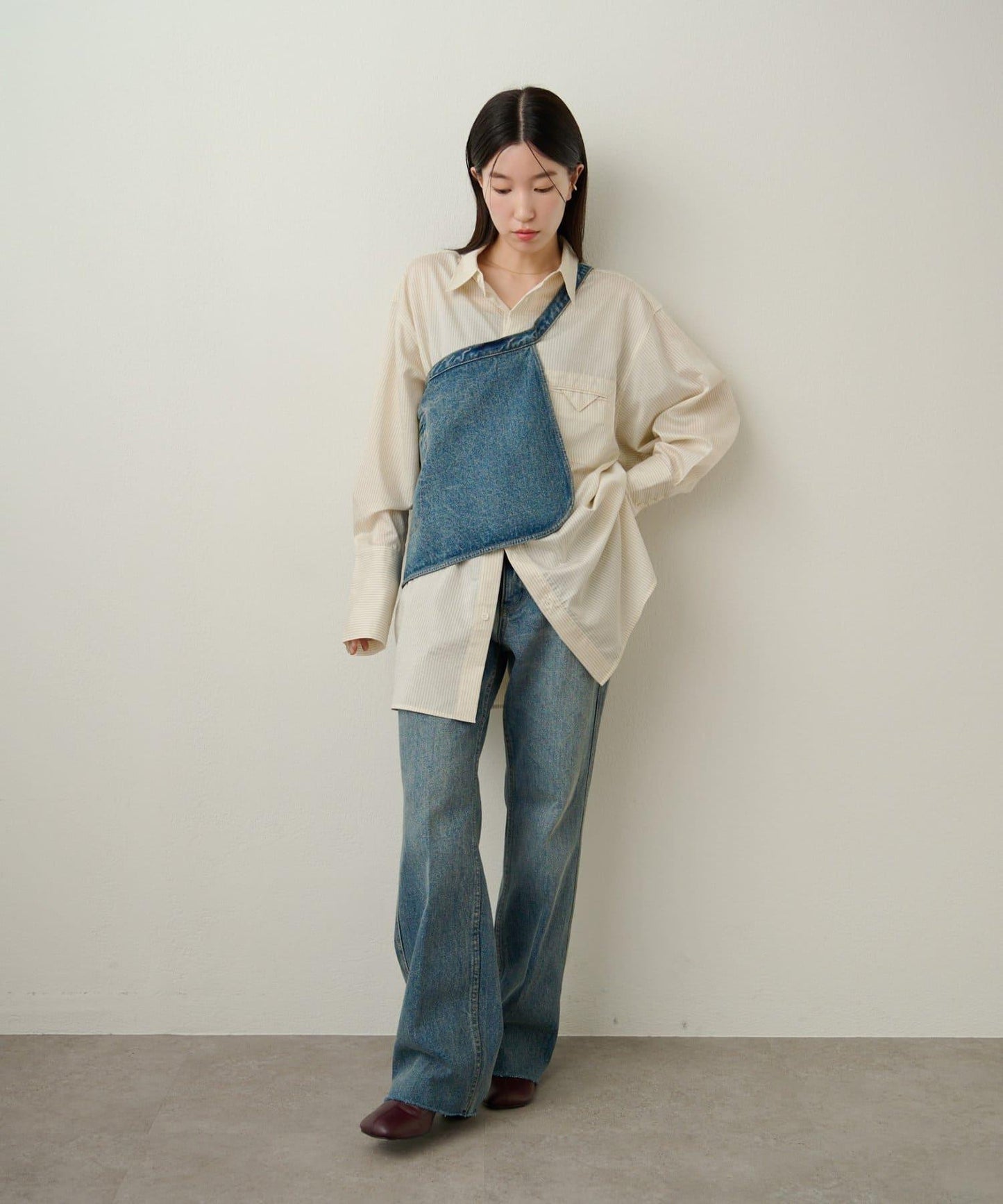 帶口袋喇叭牛仔褲