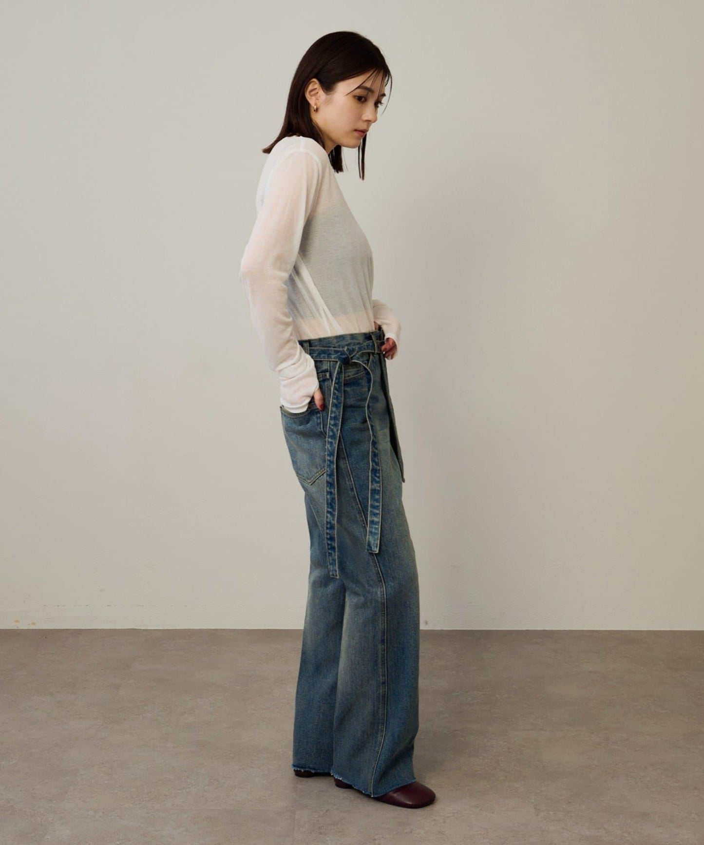 帶口袋喇叭牛仔褲