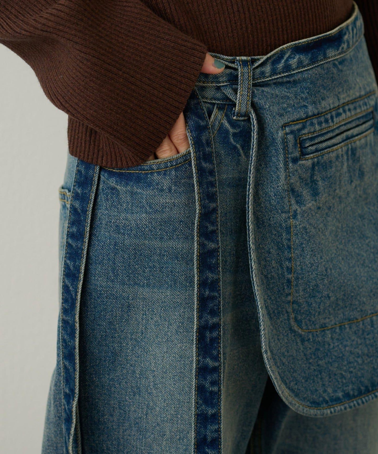 帶口袋喇叭牛仔褲