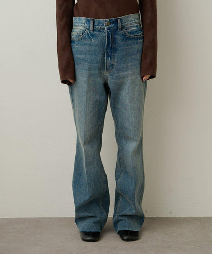 帶口袋喇叭牛仔褲