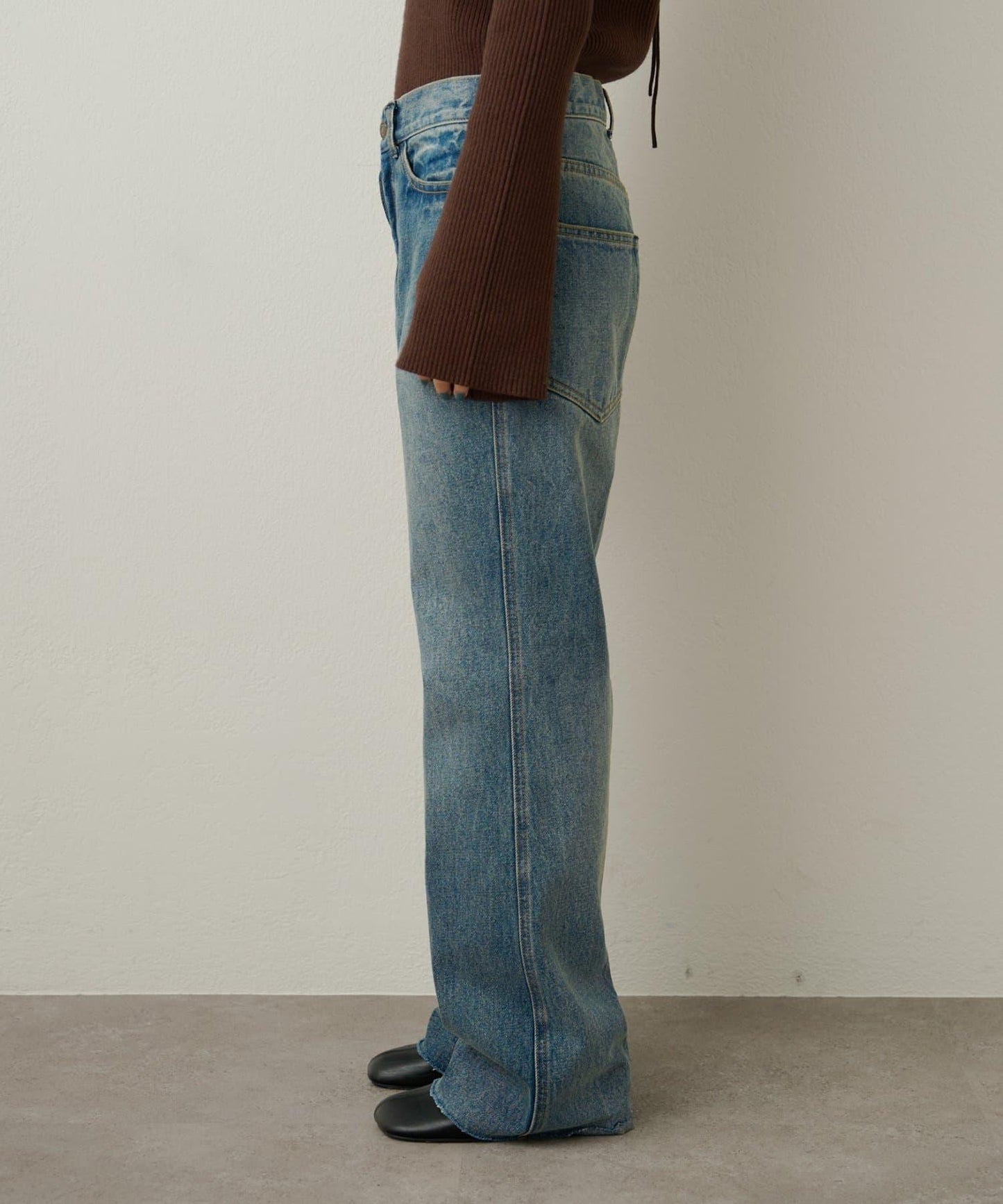 帶口袋喇叭牛仔褲