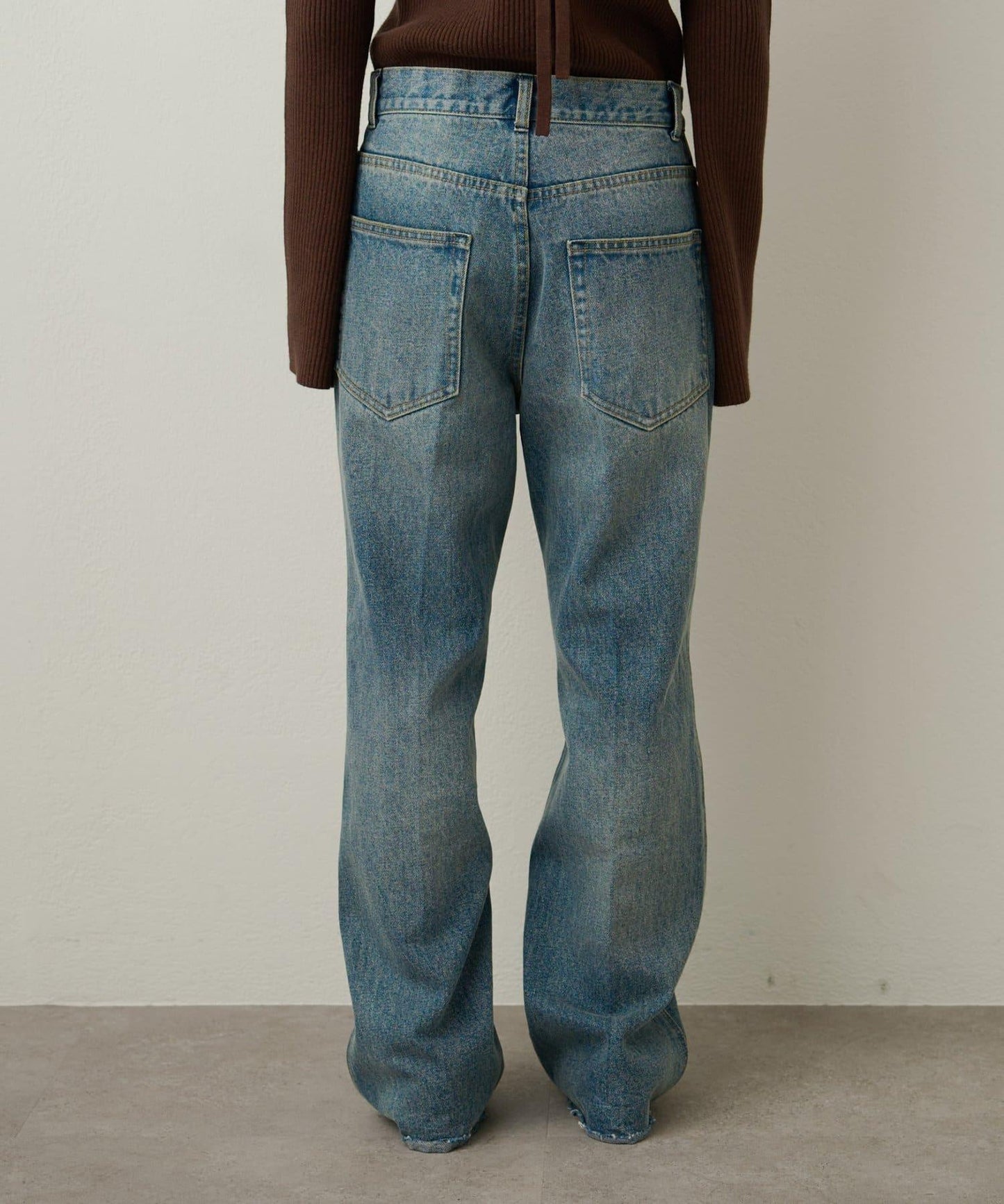 帶口袋喇叭牛仔褲