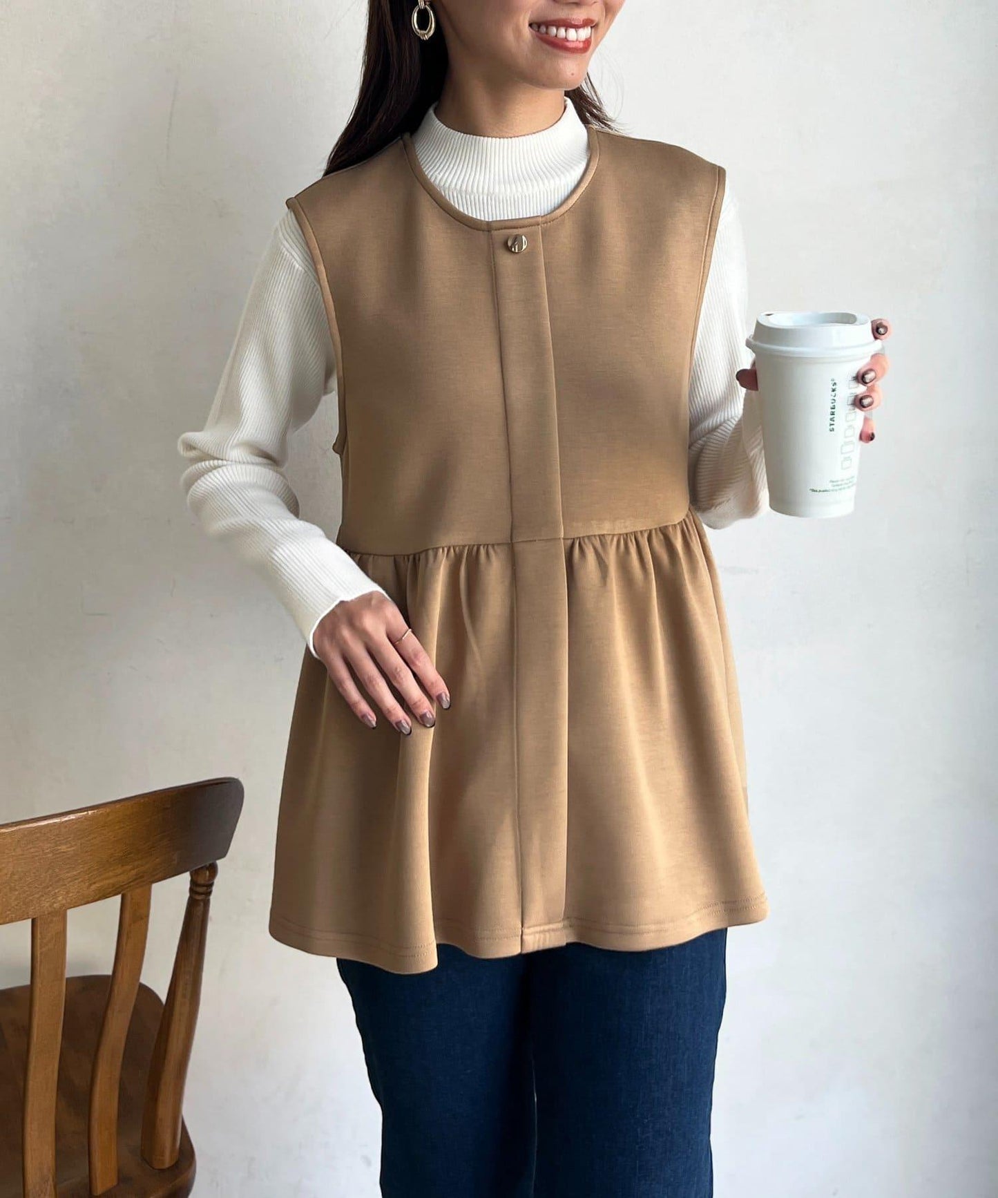 荷葉邊背心×針織套頭衫