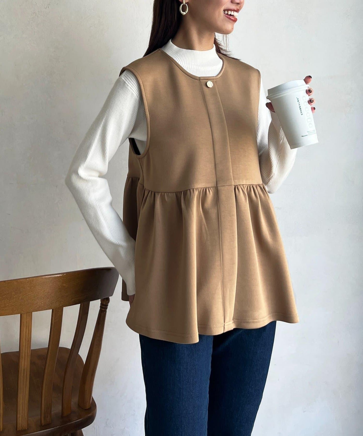 荷葉邊背心×針織套頭衫